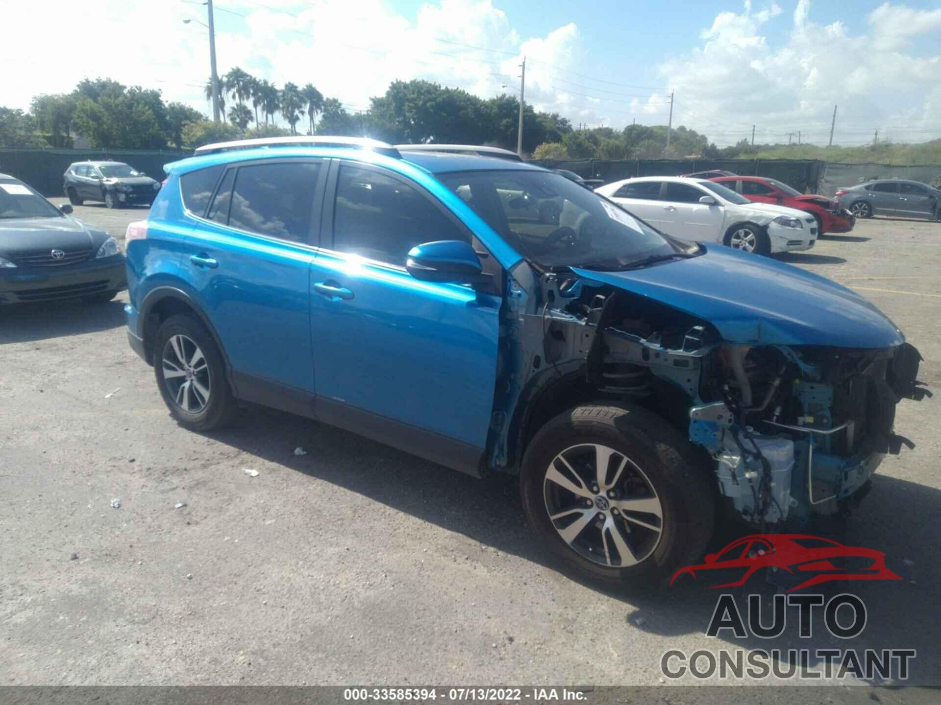TOYOTA RAV4 2017 - JTMWFREV7HJ126217