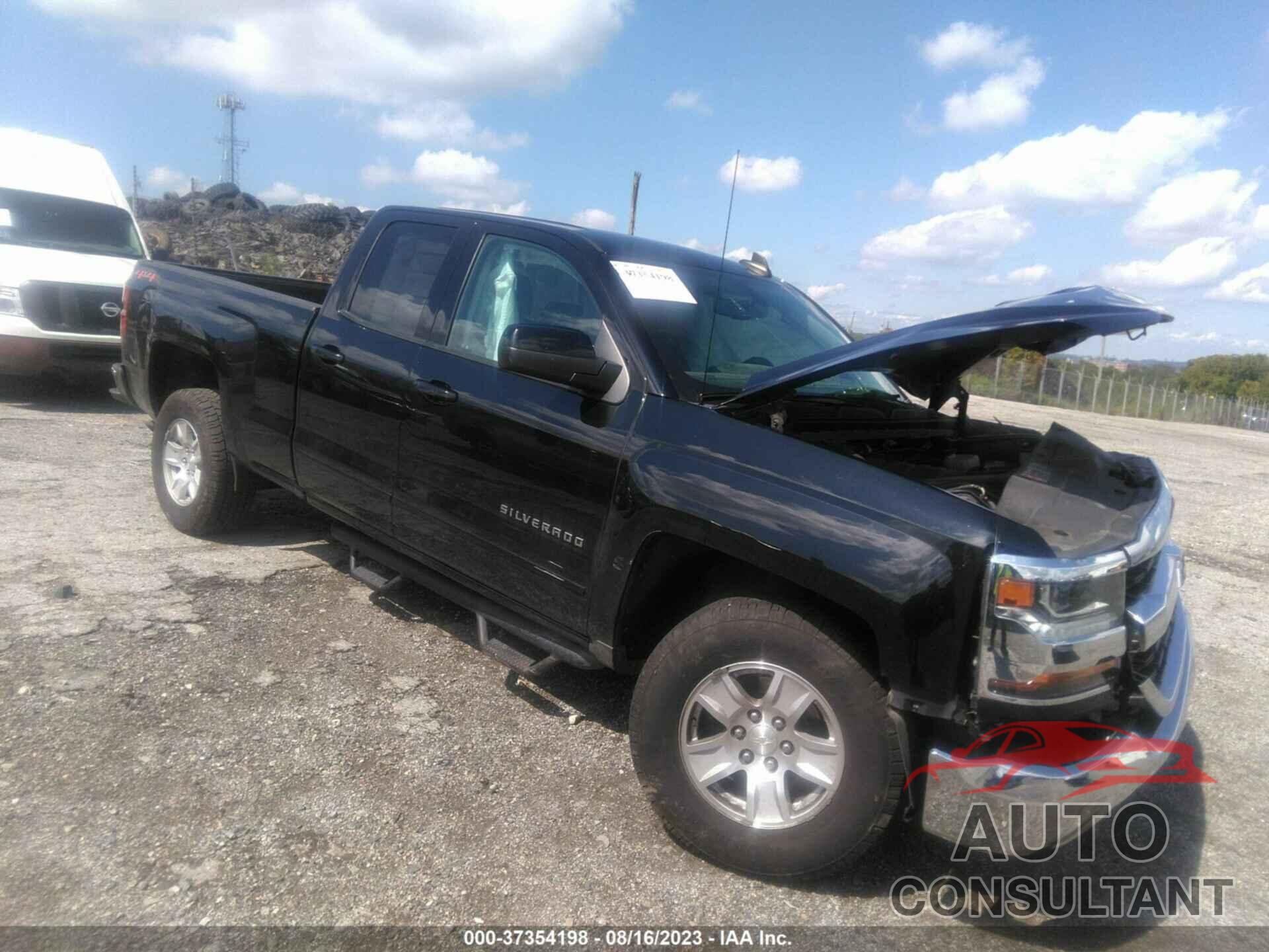CHEVROLET SILVERADO 1500 2018 - 2GCVKREC8J1104393