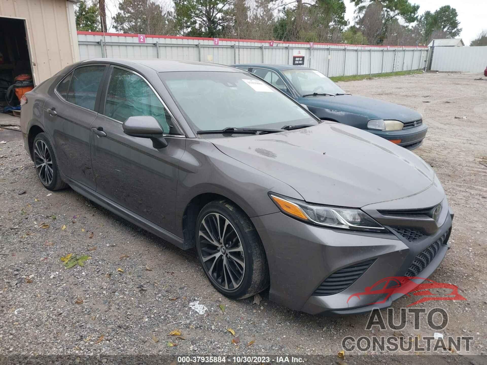 TOYOTA CAMRY 2018 - 4T1B11HK2JU531952