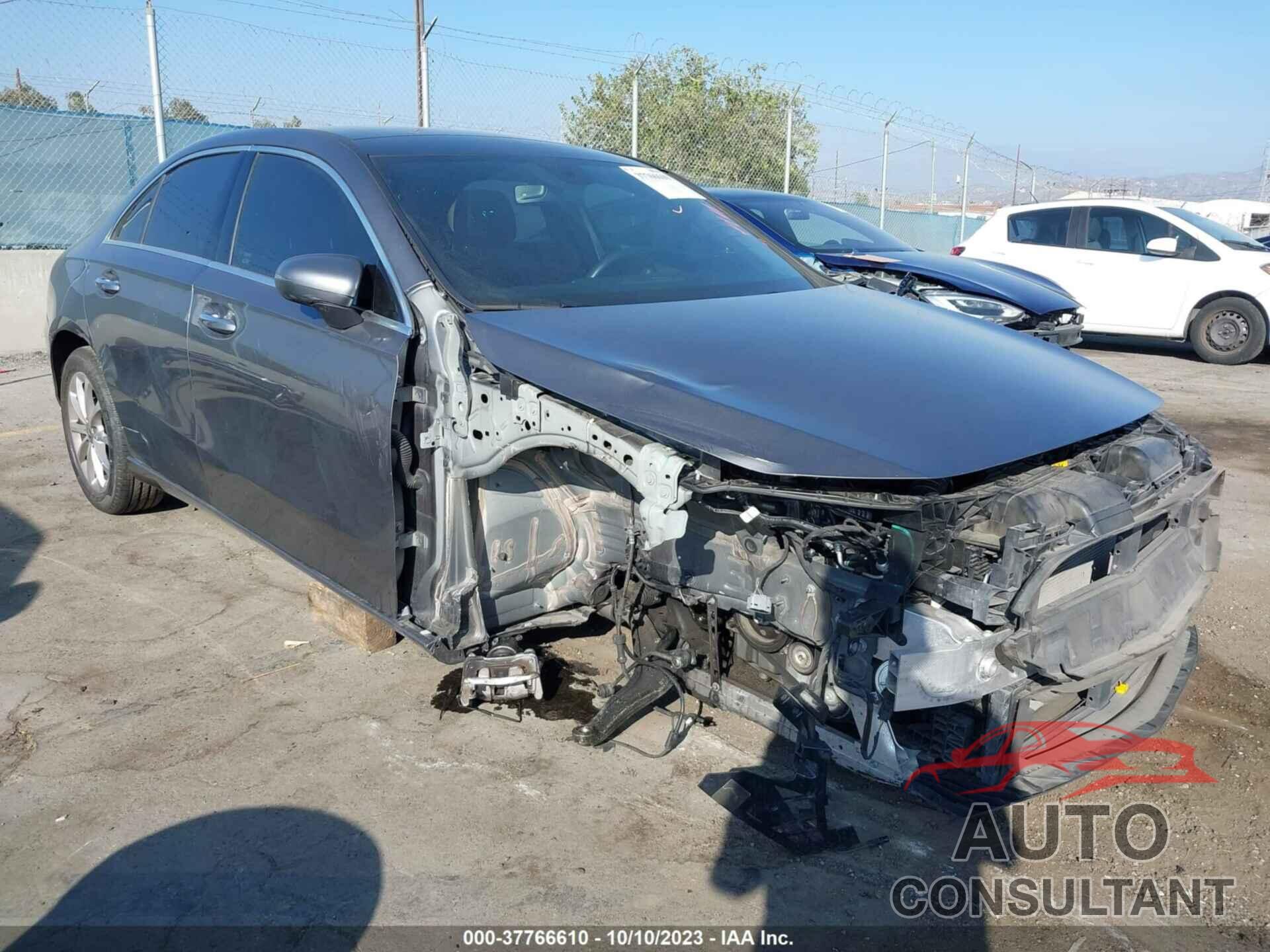 MERCEDES-BENZ A 220 2019 - WDD3G4EB5KW023211