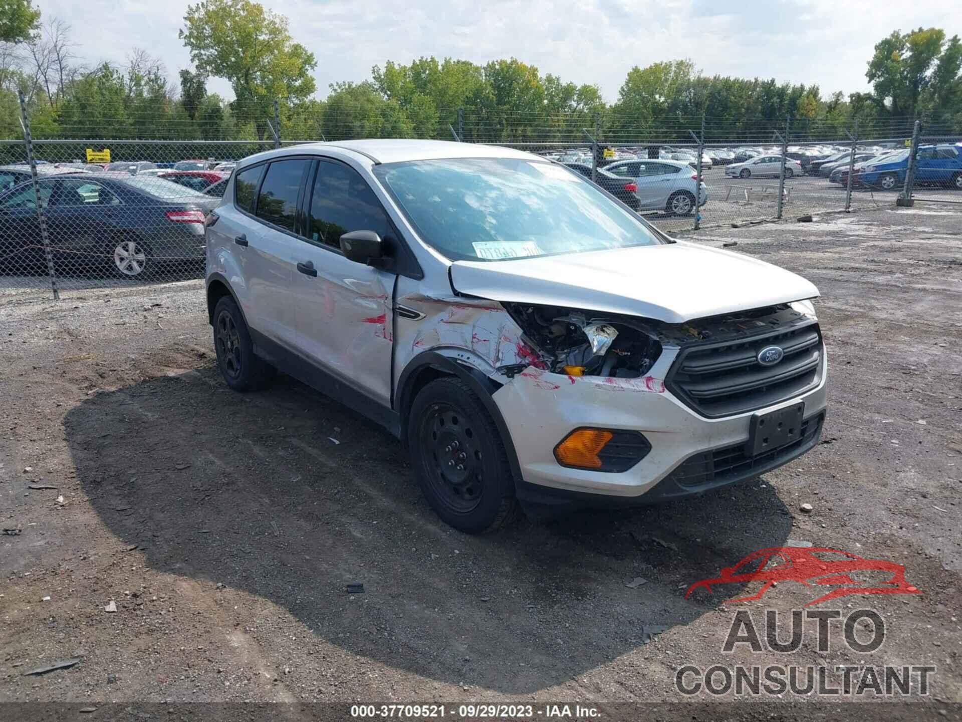 FORD ESCAPE 2017 - 1FMCU0F70HUB75144