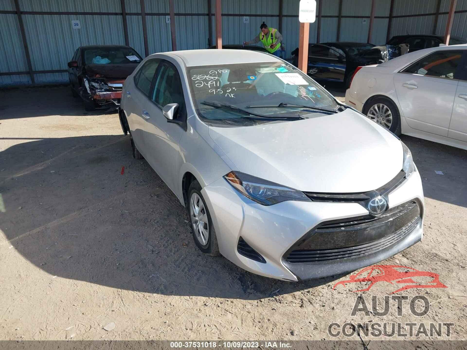 TOYOTA COROLLA 2018 - 5YFBURHE8JP833778