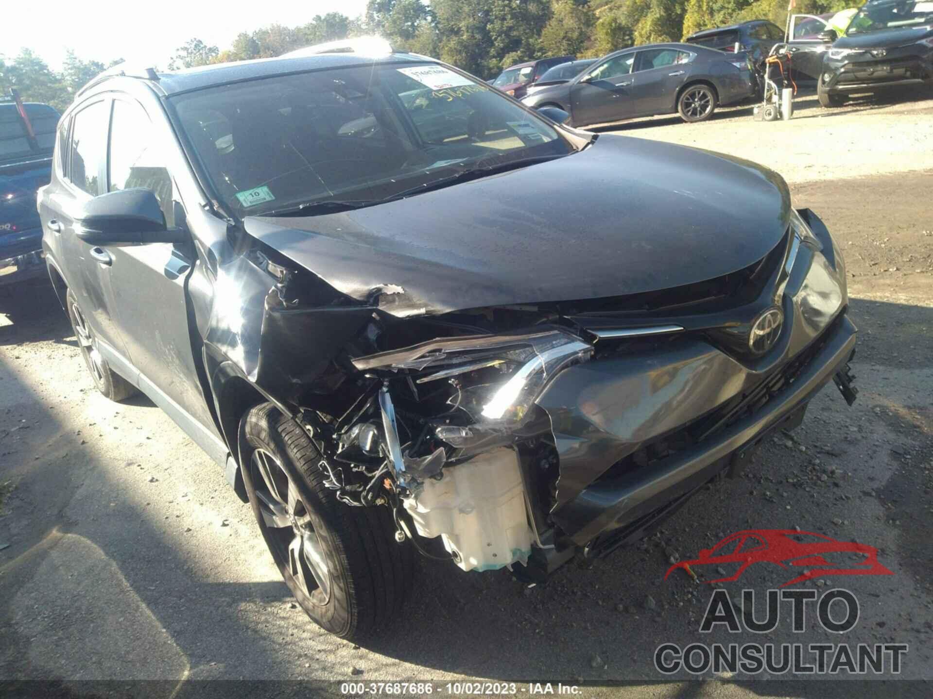 TOYOTA RAV4 2018 - JTMRFREV2JJ179703