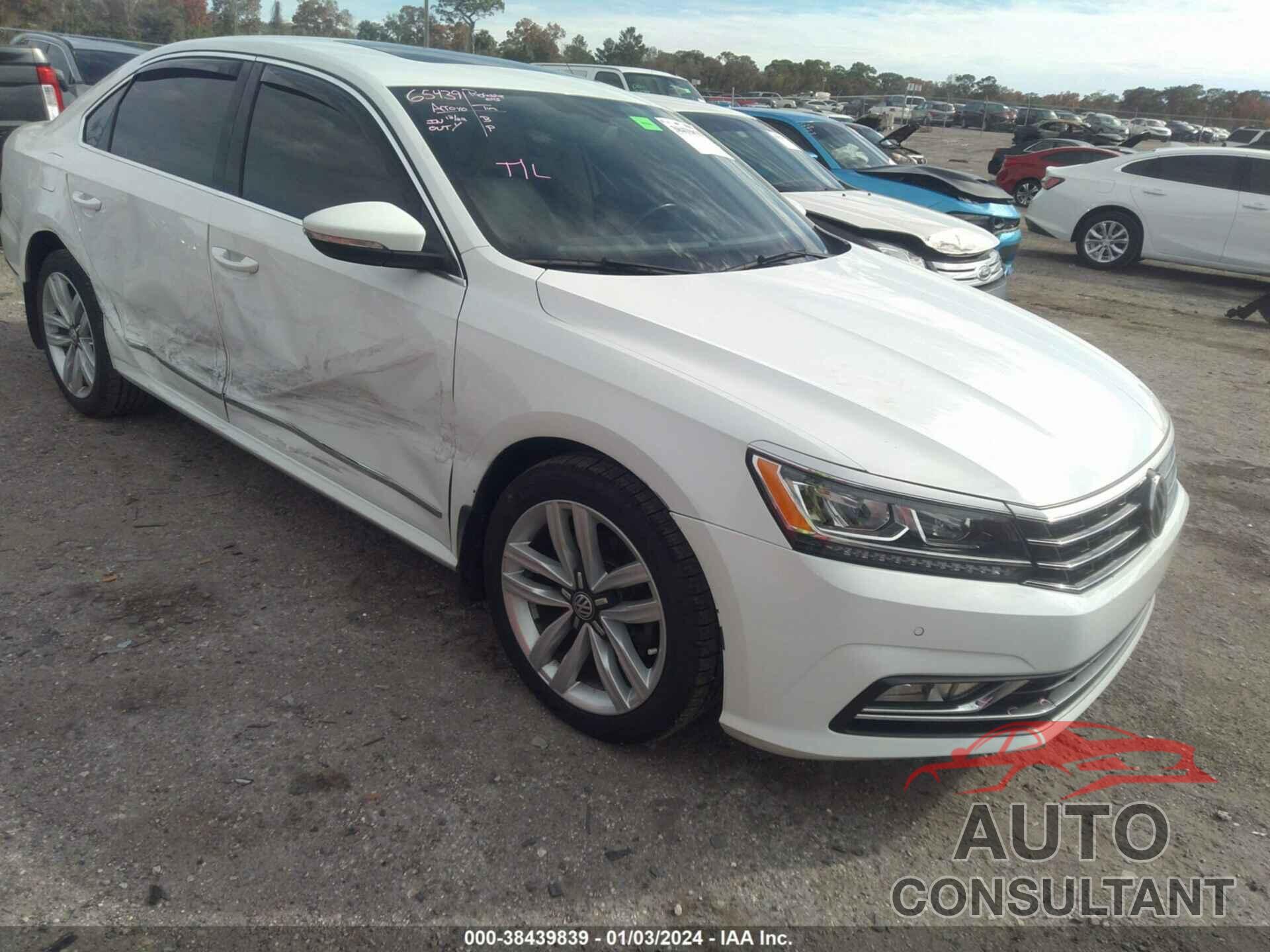 VOLKSWAGEN PASSAT 2017 - 1VWGT7A32HC023682