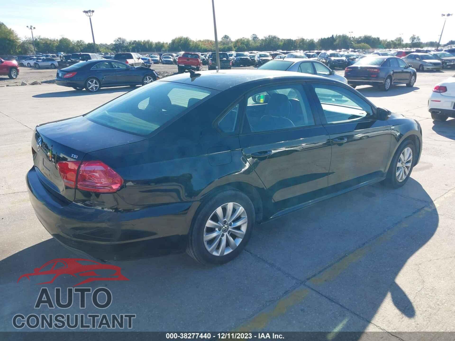 VOLKSWAGEN PASSAT 2015 - 1VWAT7A30FC047241