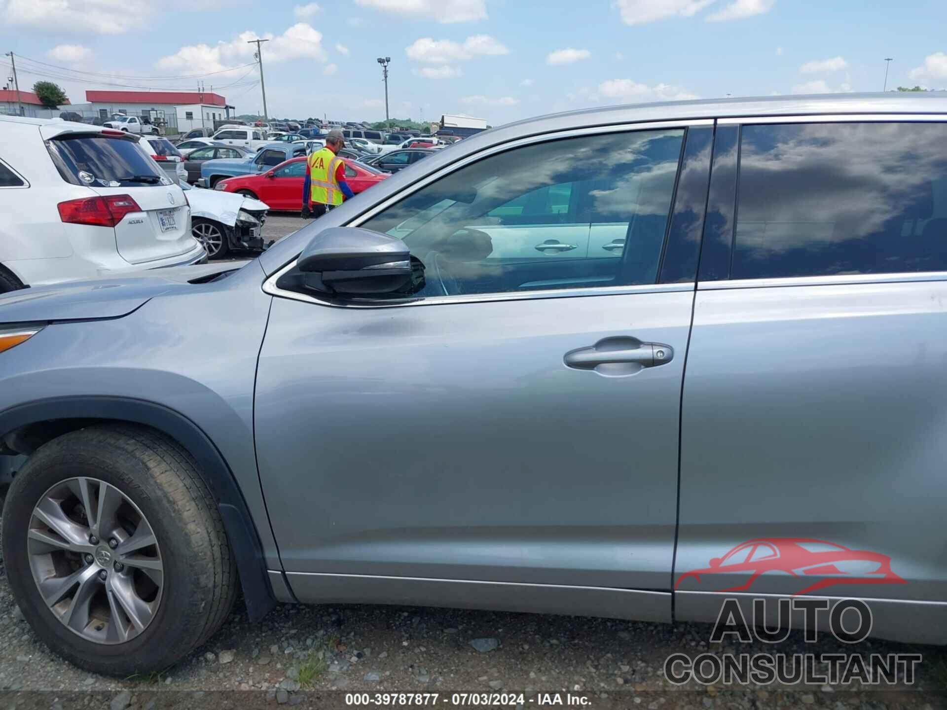 TOYOTA HIGHLANDER 2015 - 5TDBKRFH4FS117638