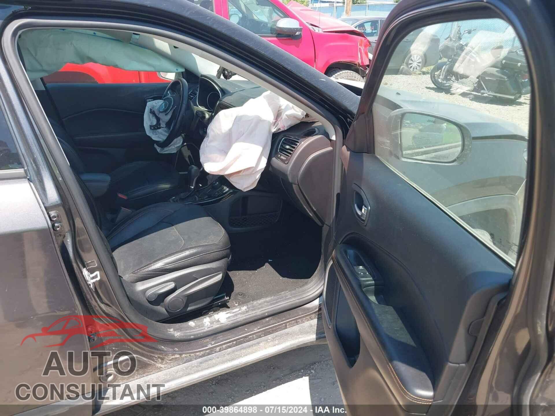 JEEP COMPASS 2019 - 3C4NJDCB3KT748206