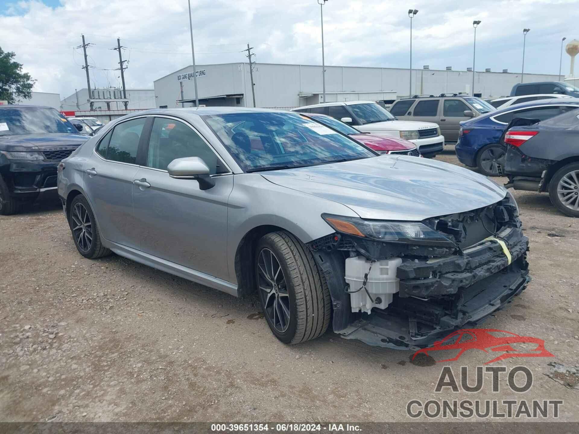 TOYOTA CAMRY 2022 - 4T1G11AK0NU674260