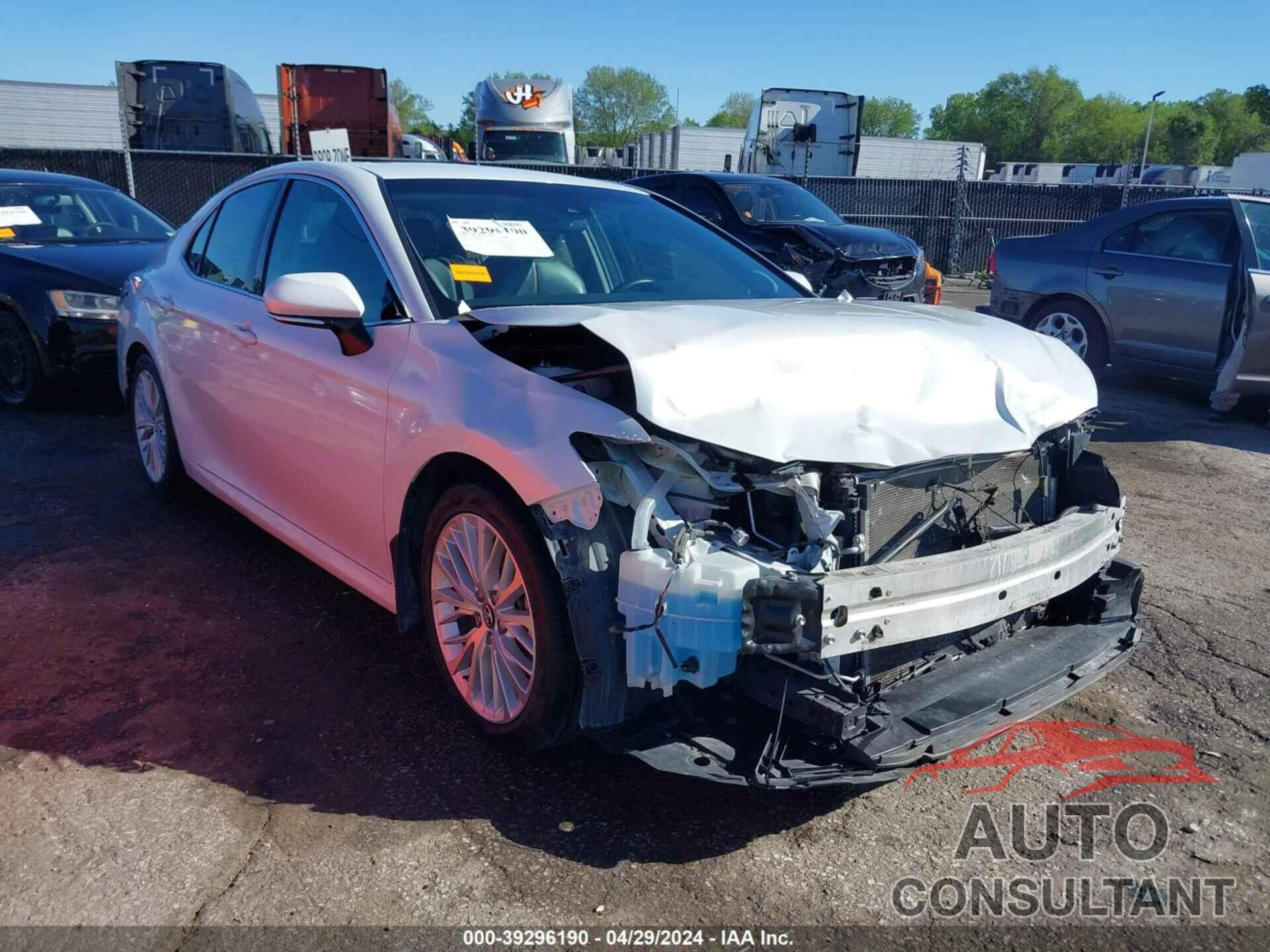 TOYOTA CAMRY 2018 - 4T1B11HK3JU067974