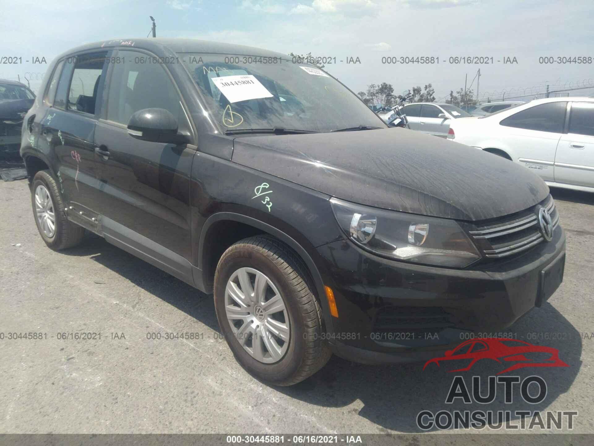 VOLKSWAGEN TIGUAN 2017 - WVGAV7AX5HK051256