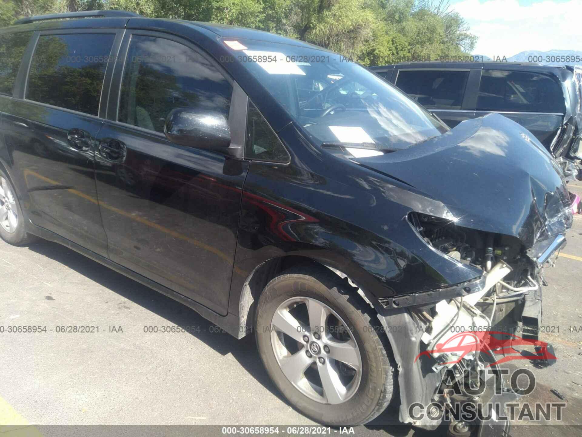 TOYOTA SIENNA 2018 - 5TDKZ3DC2JS932168