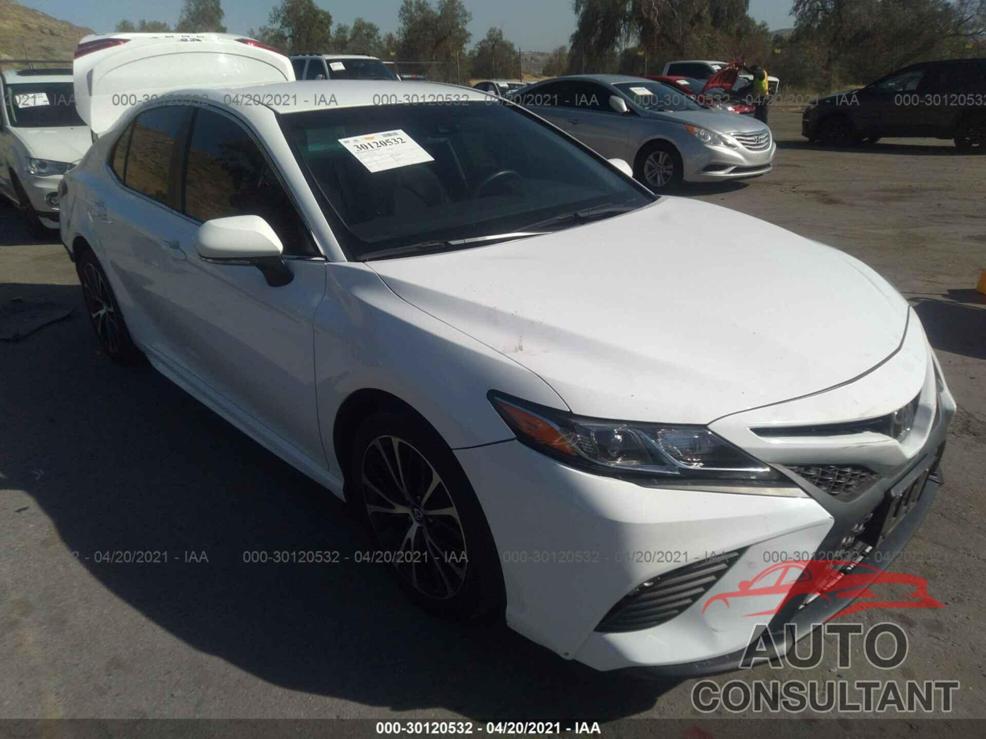 TOYOTA CAMRY 2018 - 4T1B11HK5JU130315
