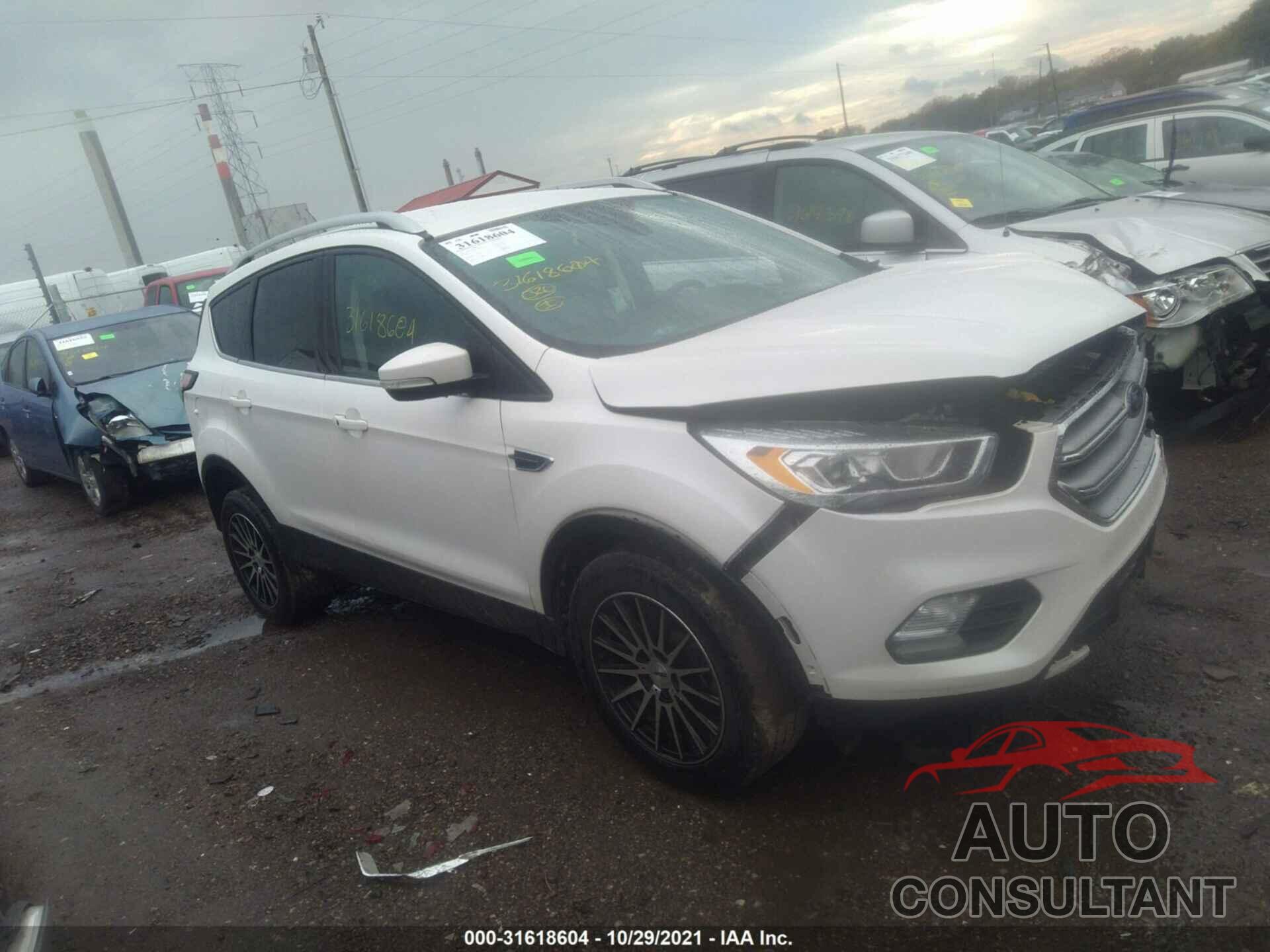 FORD ESCAPE 2017 - 1FMCU9J91HUD64950