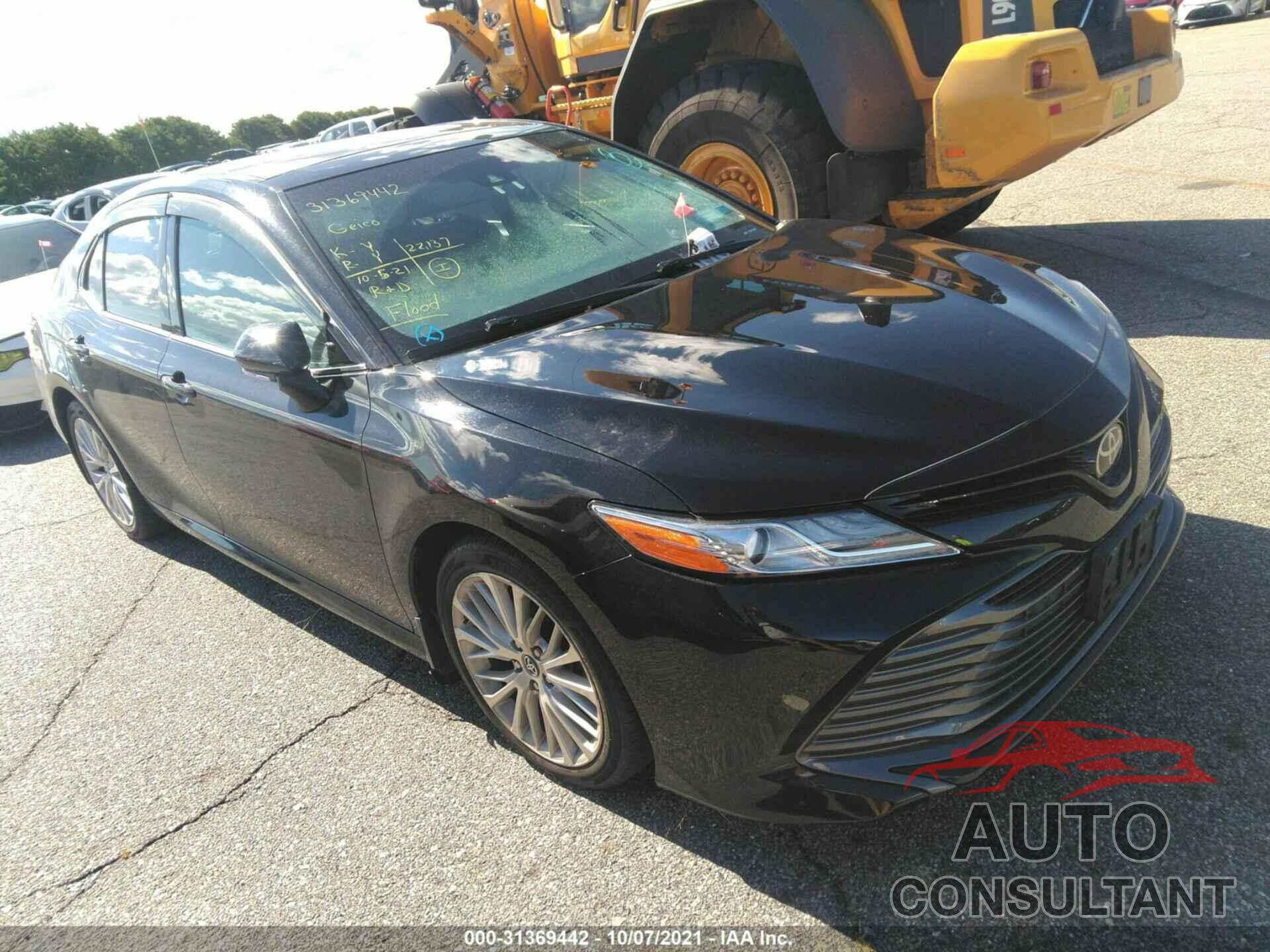 TOYOTA CAMRY 2018 - 4T1B11HK6JU024195