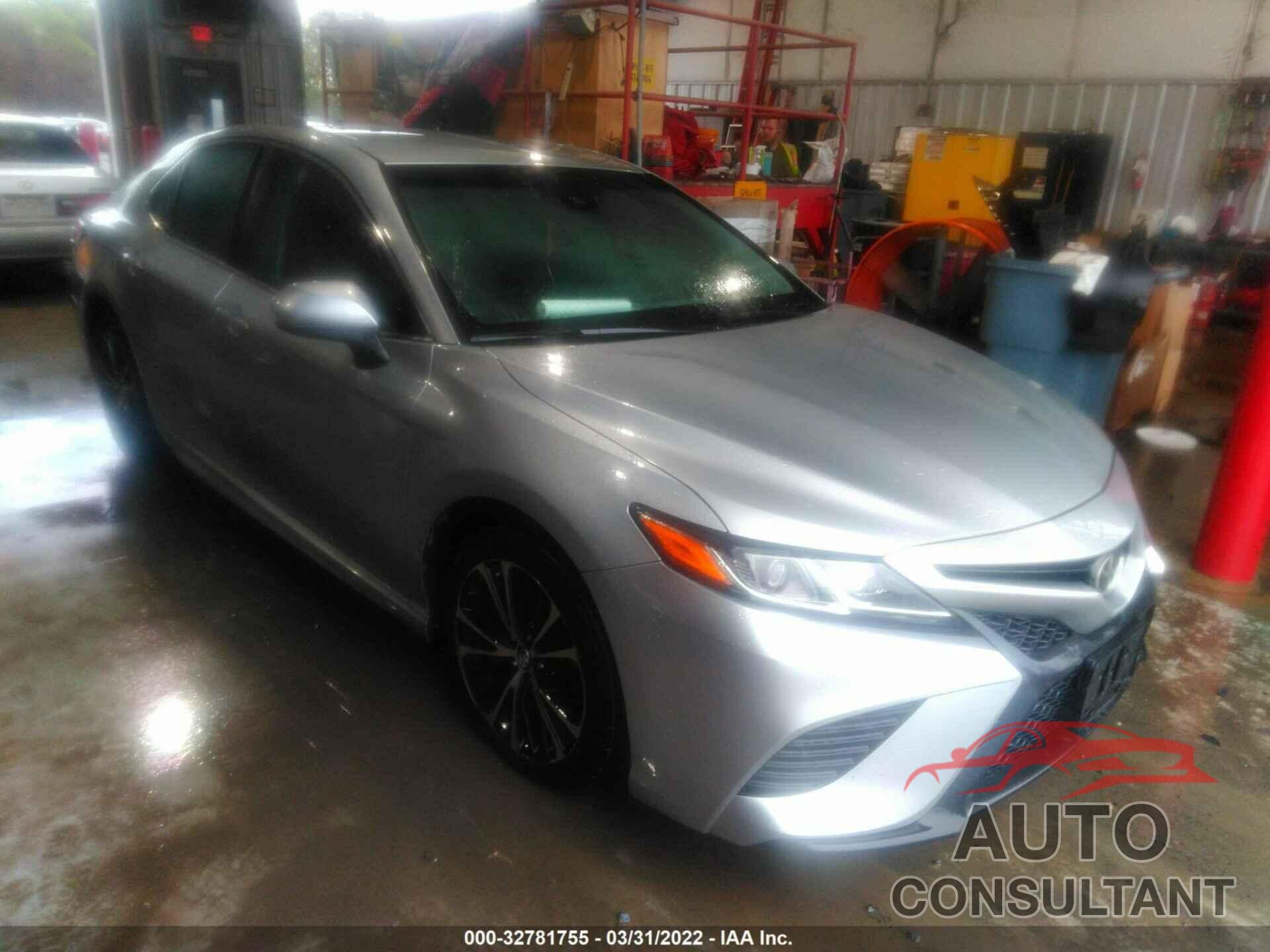 TOYOTA CAMRY 2018 - 4T1B11HK8JU087735