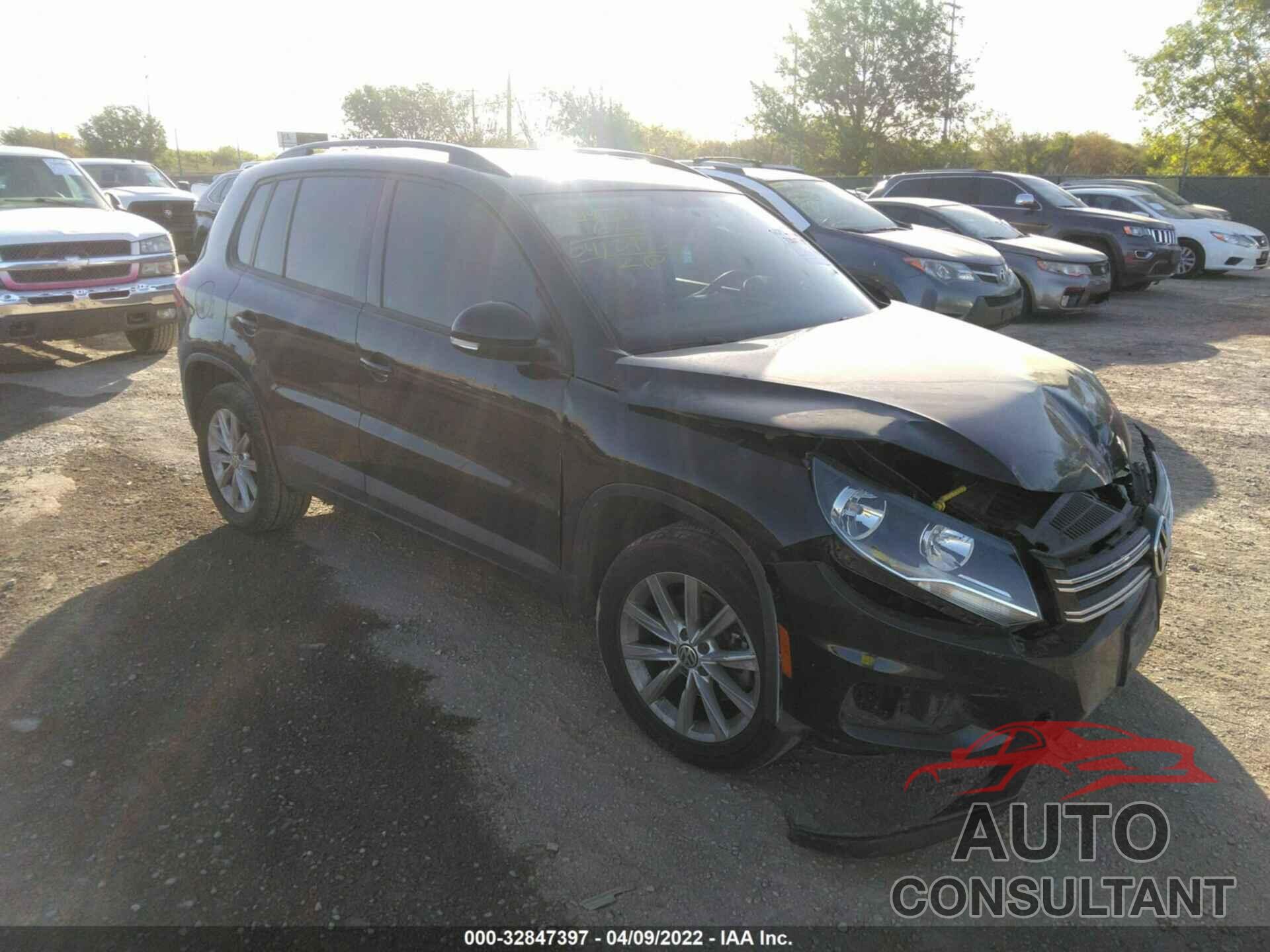 VOLKSWAGEN TIGUAN 2017 - WVGBV7AX4HK047672