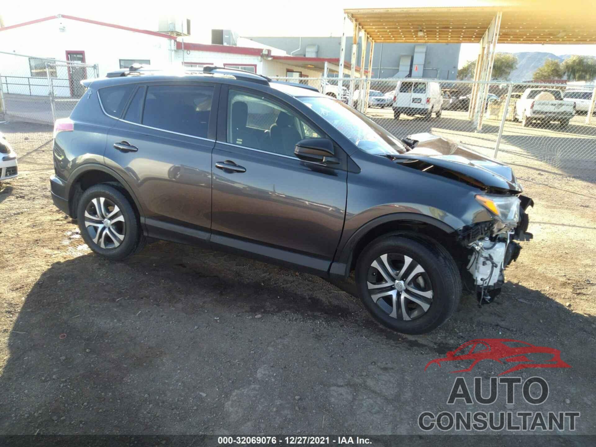 TOYOTA RAV4 2017 - JTMZFREVXHJ137385