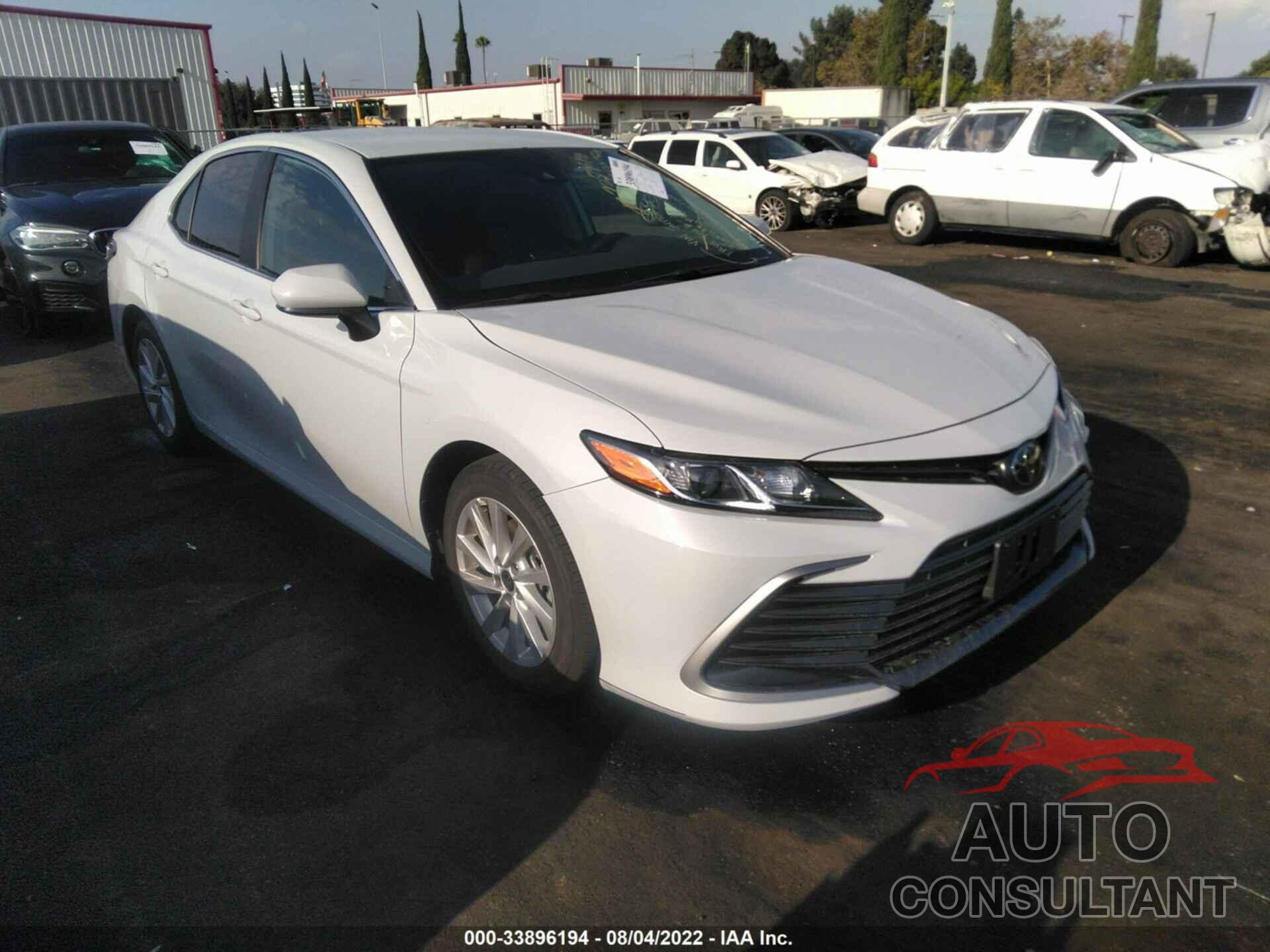TOYOTA CAMRY 2022 - 4T1C11AK1NU015182