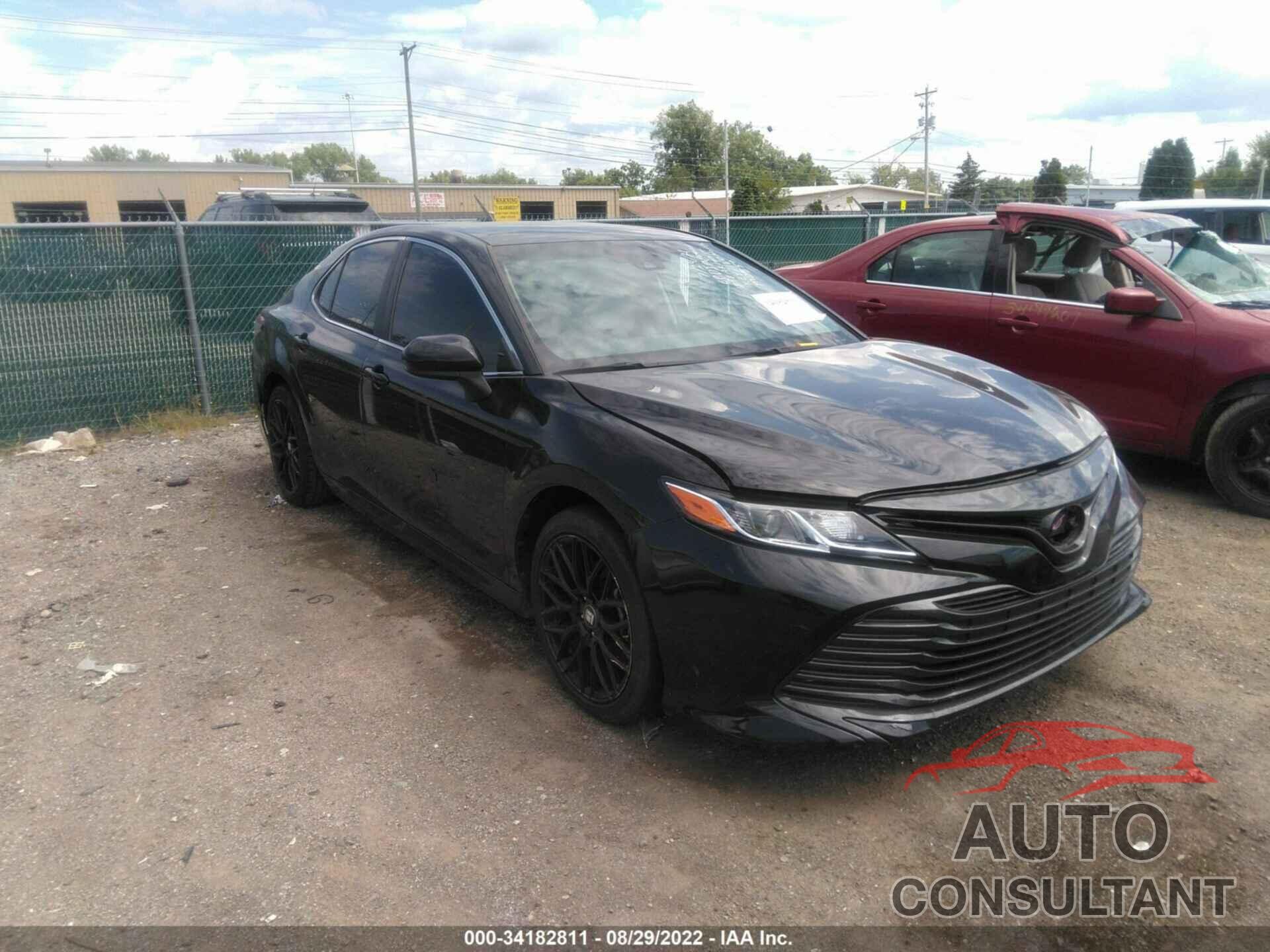 TOYOTA CAMRY 2018 - 4T1B11HK3JU104859