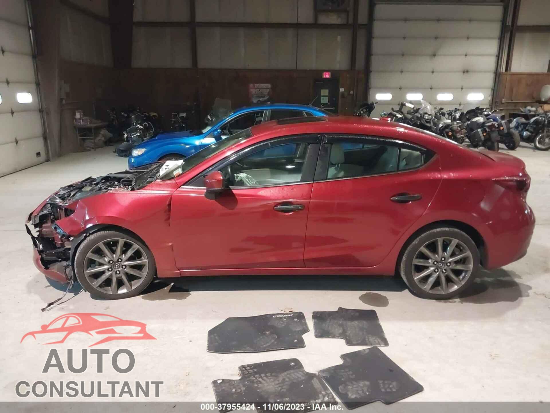 MAZDA MAZDA3 2018 - 3MZBN1W33JM163626