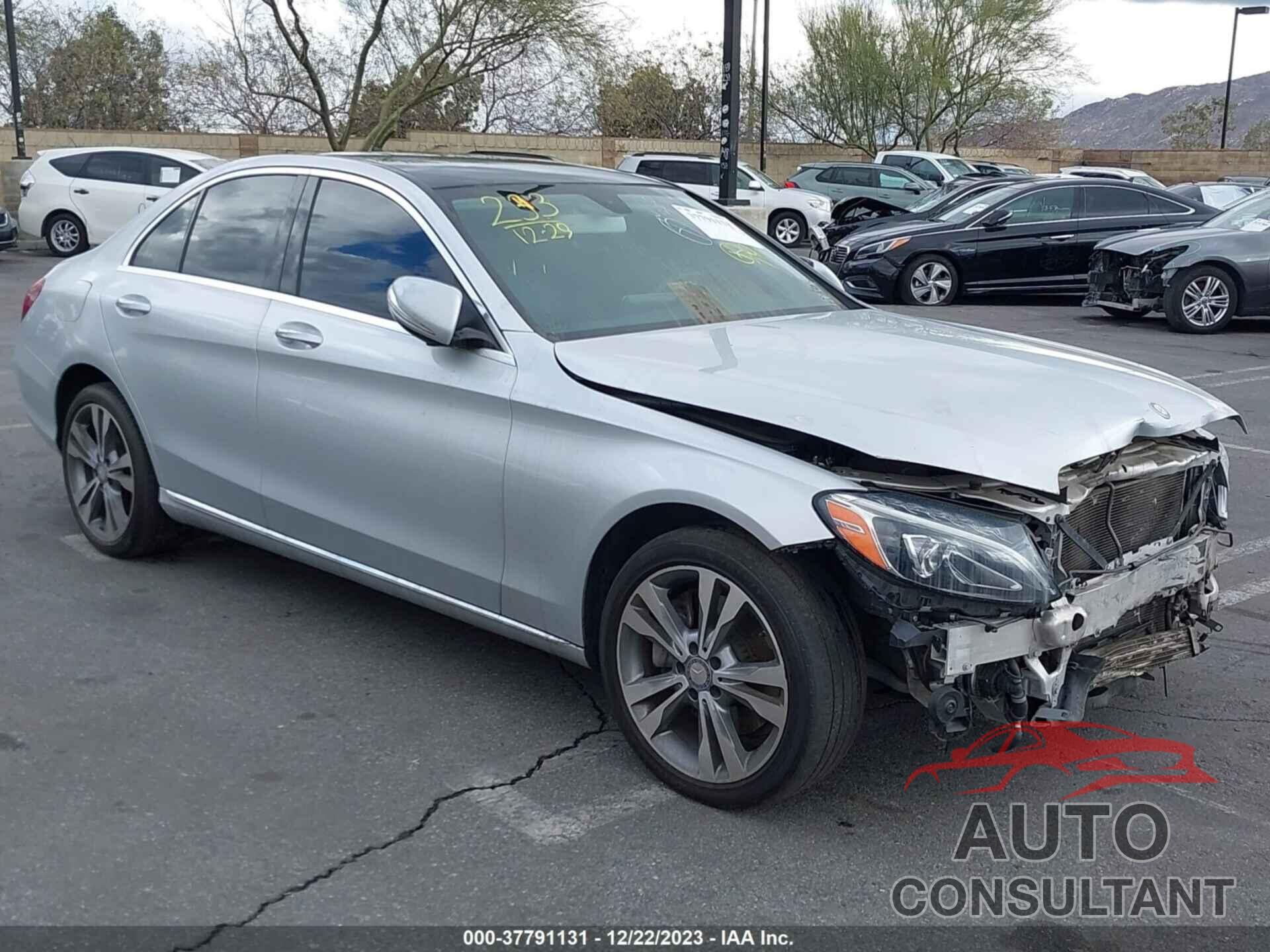 MERCEDES-BENZ C 300 2015 - 55SWF4KB0FU000765