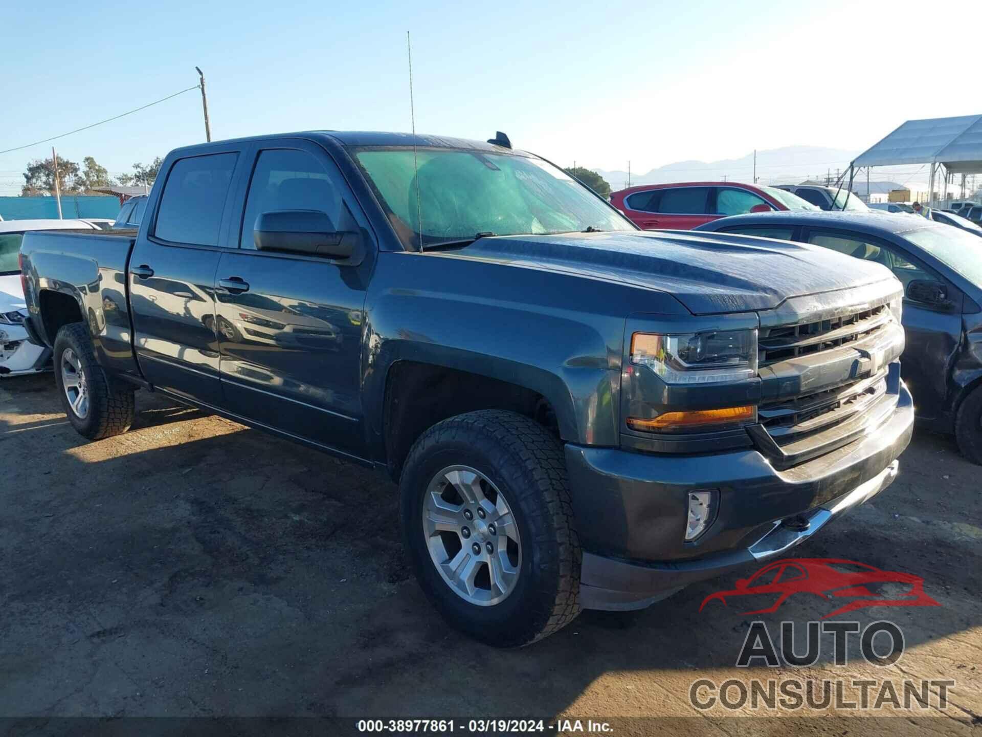 CHEVROLET SILVERADO 1500 2018 - 1GCUKREC1JF182034