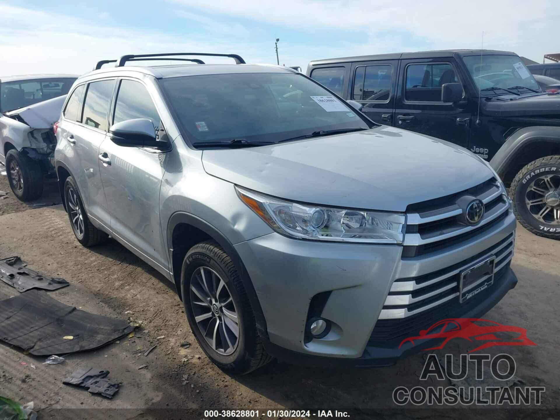 TOYOTA HIGHLANDER 2018 - 5TDJZRFH0JS494046