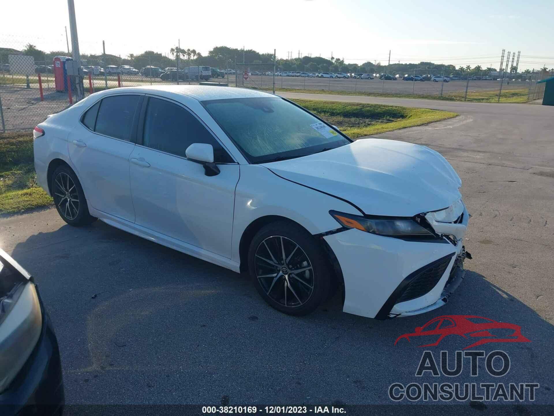 TOYOTA CAMRY 2021 - 4T1G11AK6MU580852