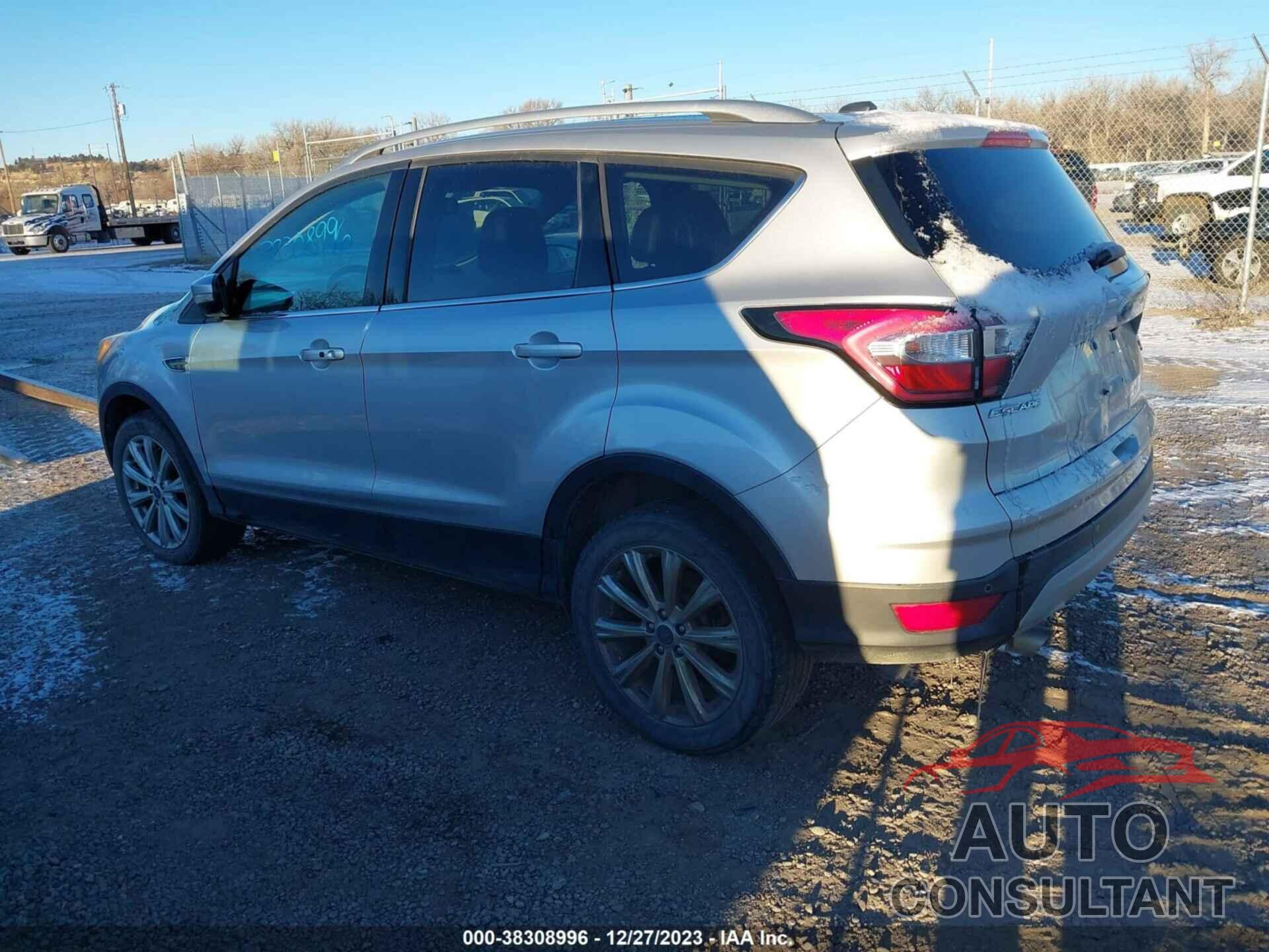 FORD ESCAPE 2017 - 1FMCU9J93HUE10245