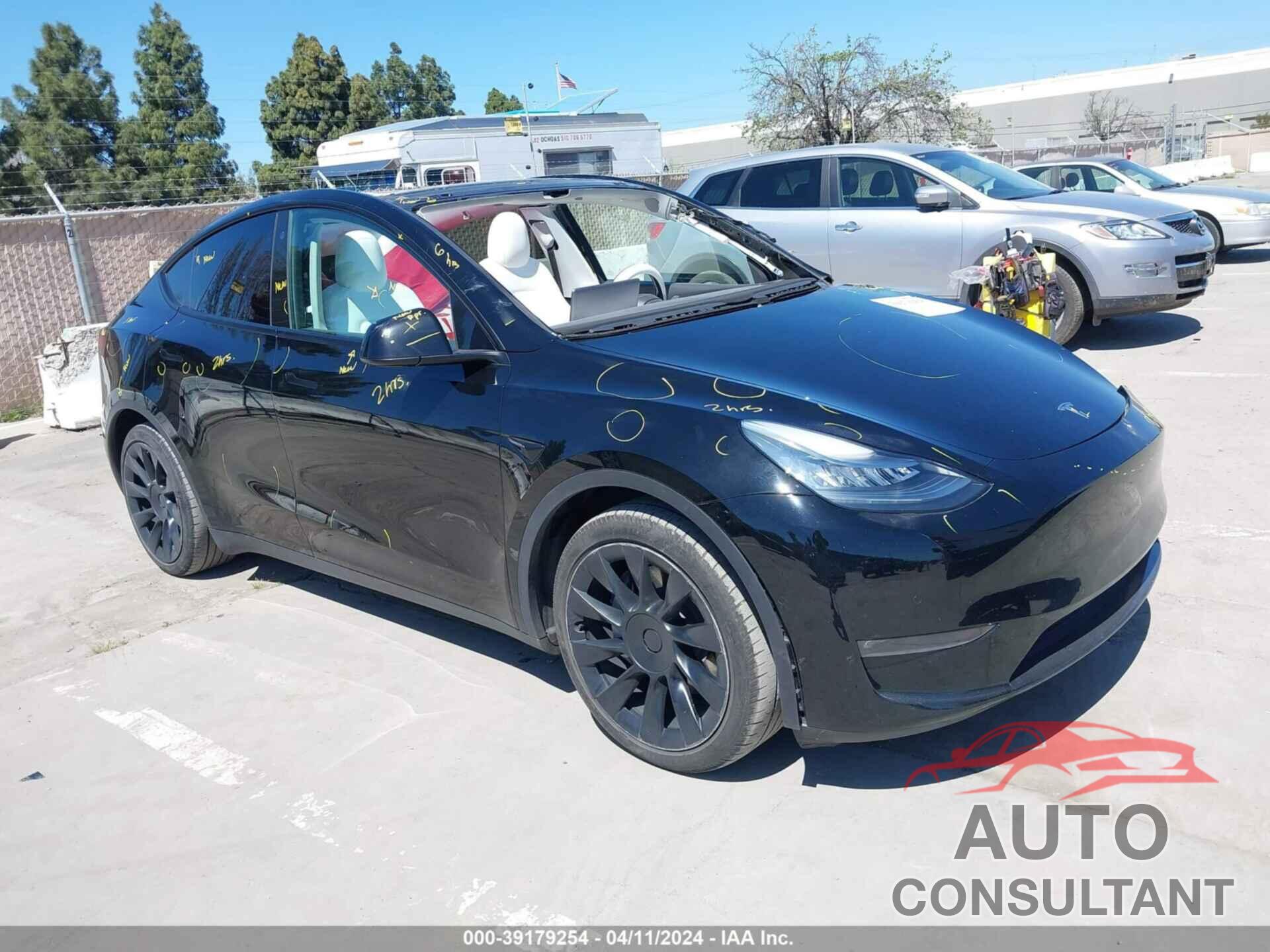 TESLA MODEL Y 2021 - 5YJYGAEE3MF157358