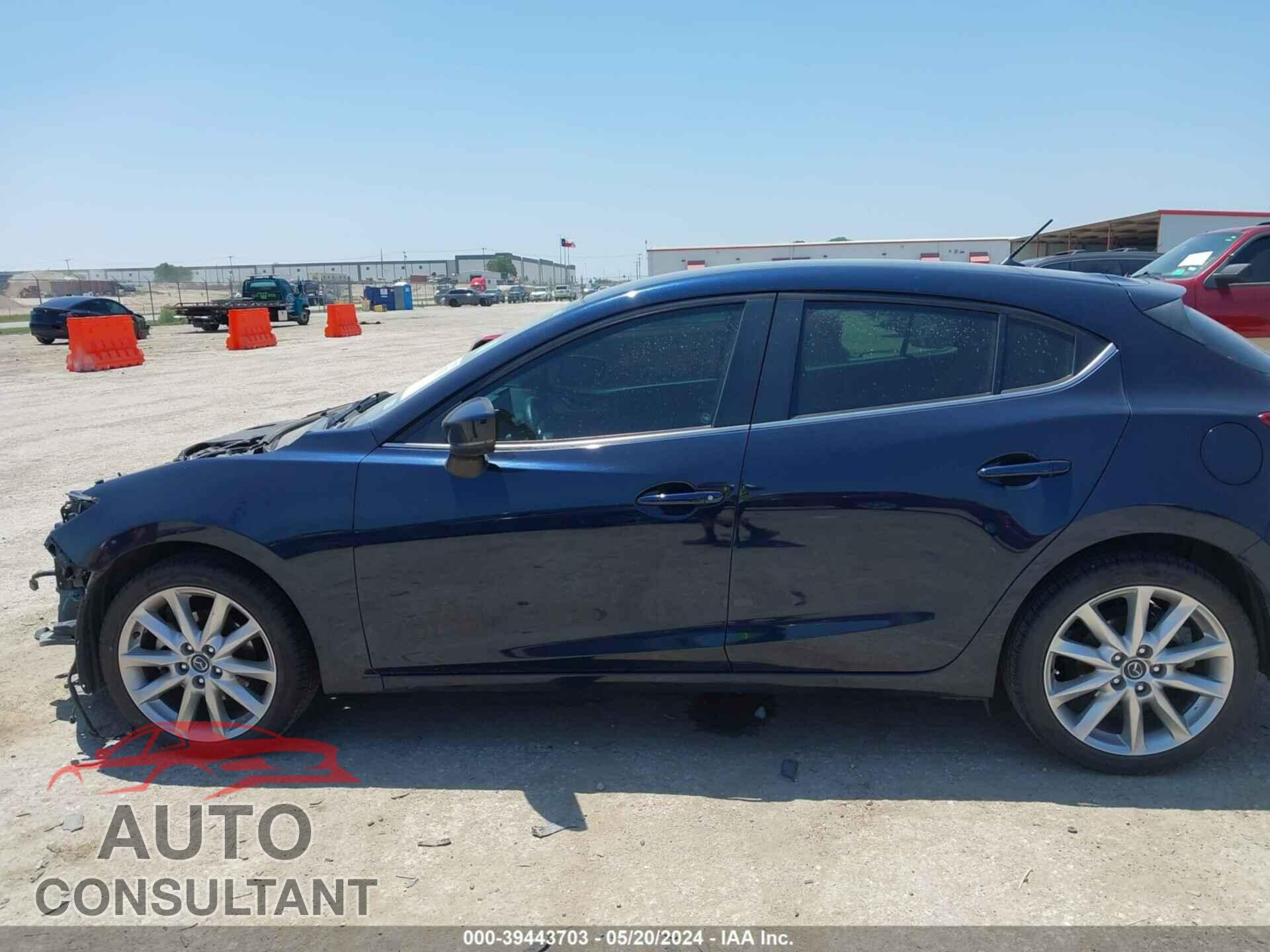 MAZDA 3 2017 - 3MZBN1L76HM119525