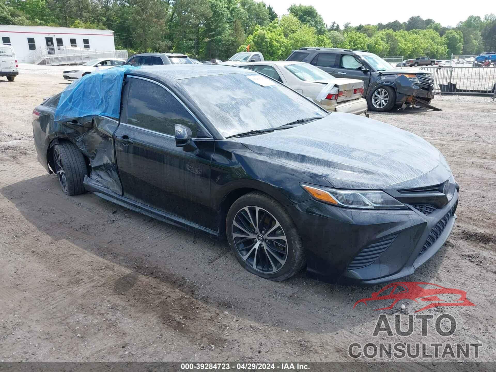 TOYOTA CAMRY 2018 - 4T1B11HK2JU532115