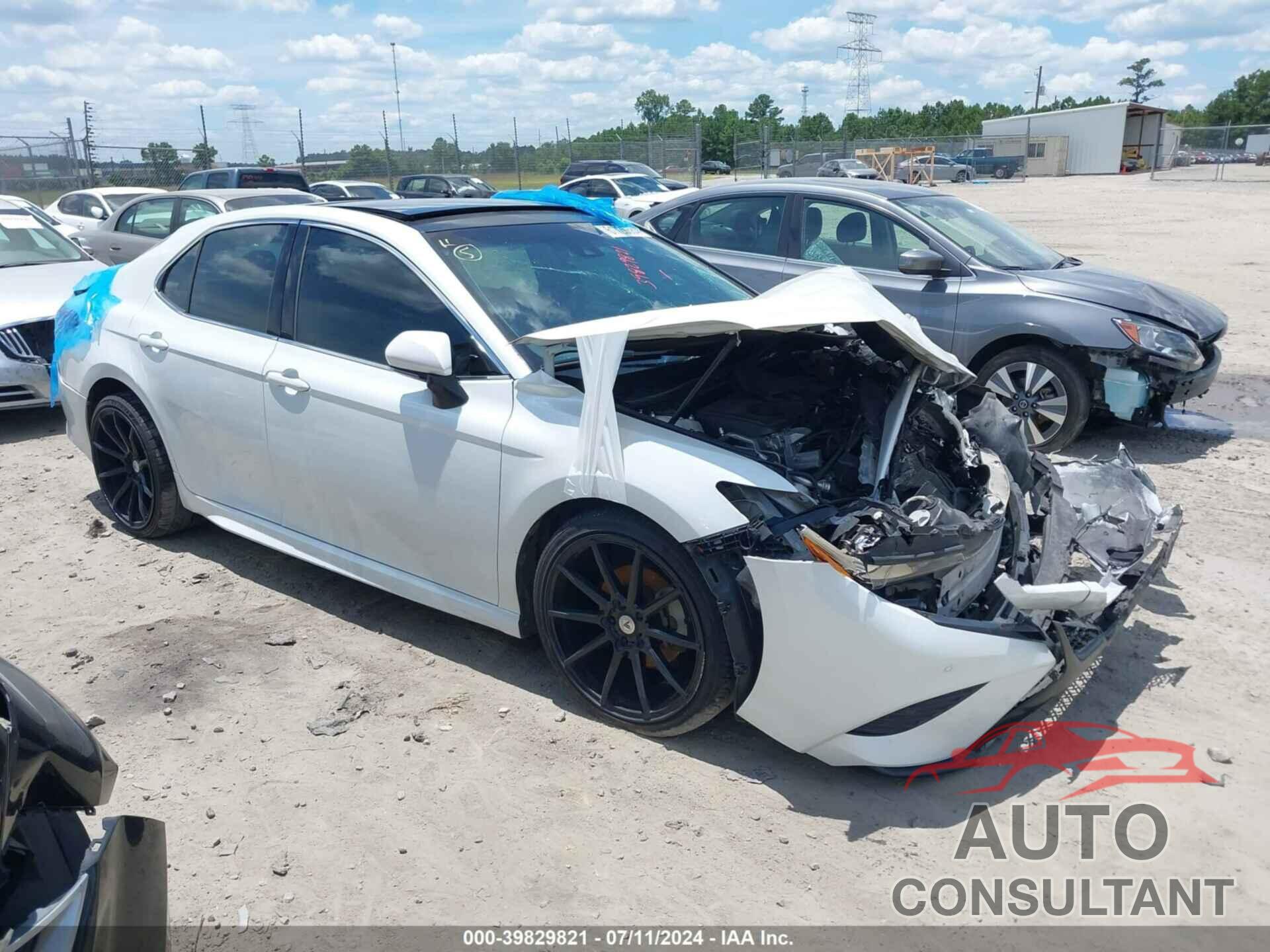 TOYOTA CAMRY 2018 - 4T1B61HK1JU113500