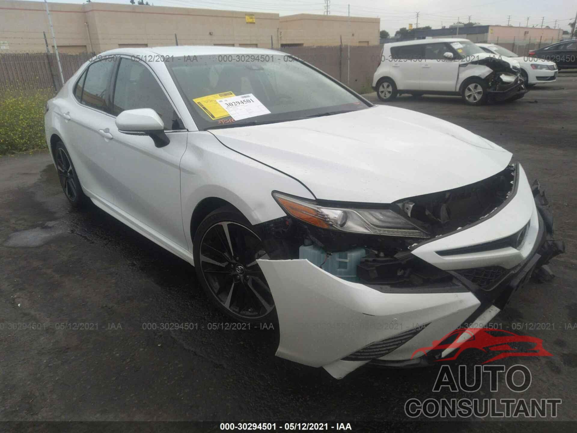 TOYOTA CAMRY 2018 - 4T1B61HKXJU016697