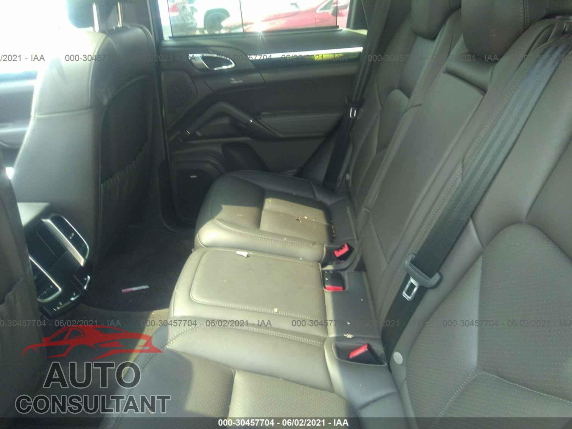 PORSCHE CAYENNE 2017 - WP1AA2A29HKA82404