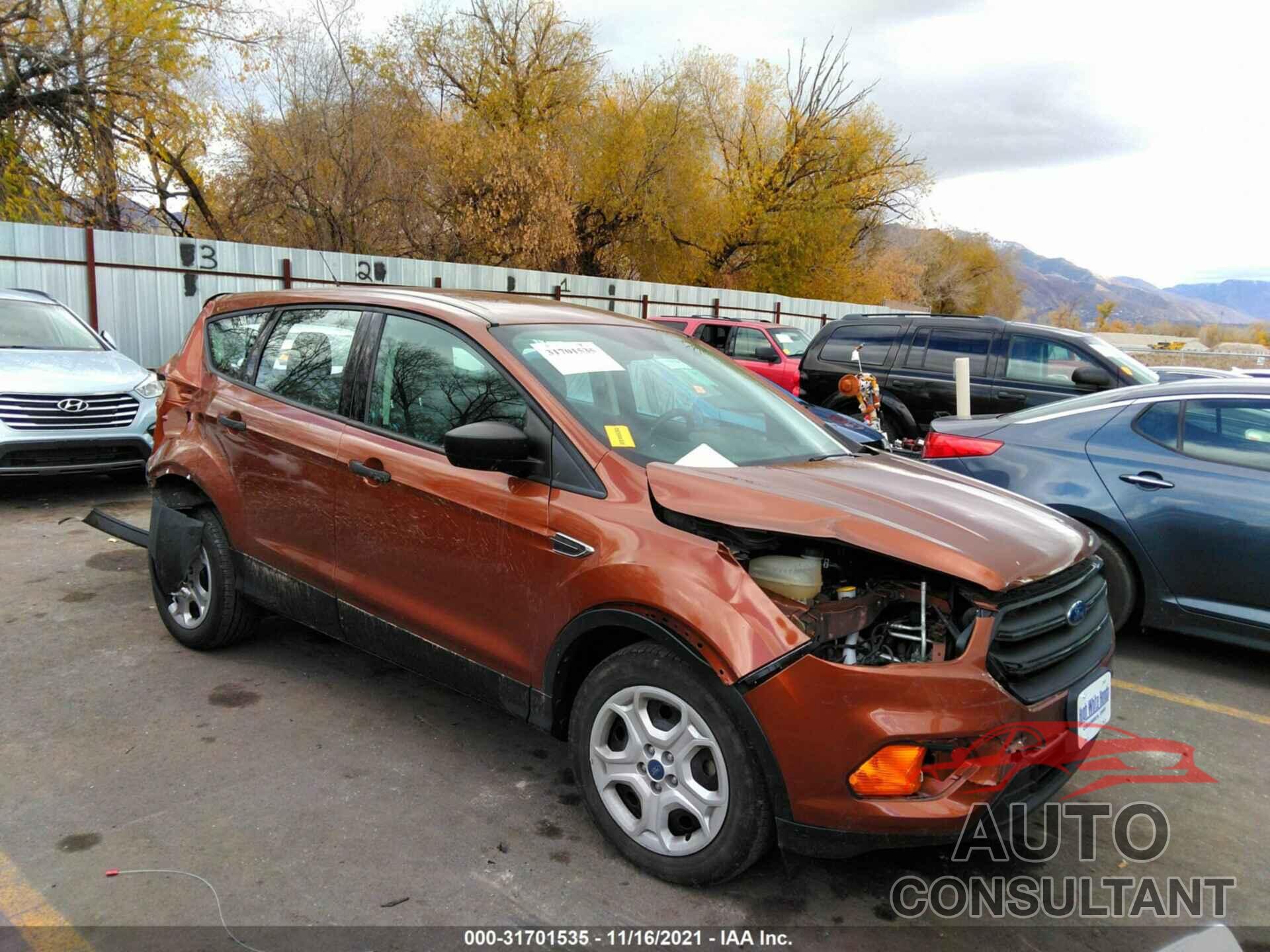 FORD ESCAPE 2017 - 1FMCU0F70HUB42614