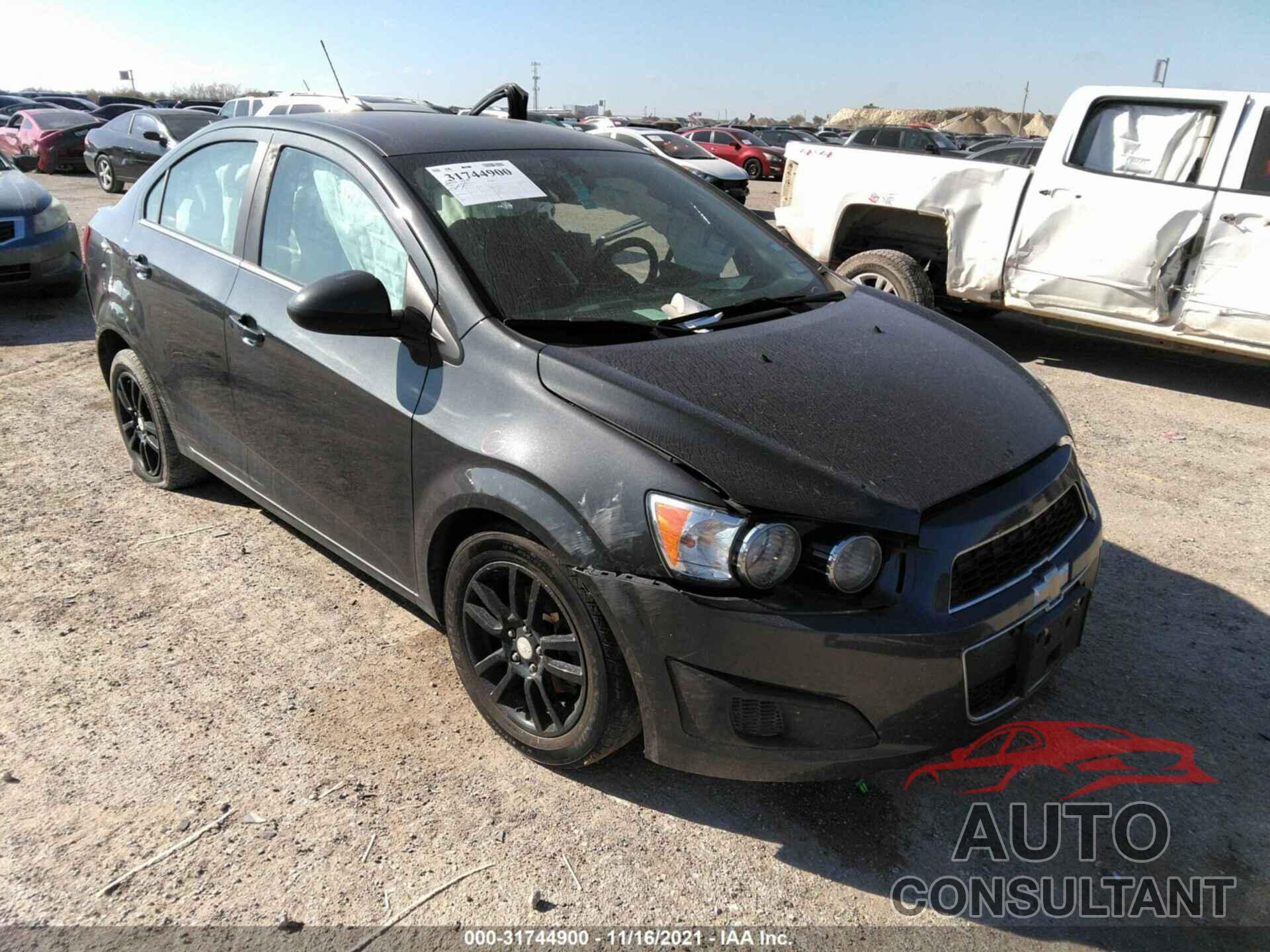 CHEVROLET SONIC 2016 - 1G1JC5SB8G4113214