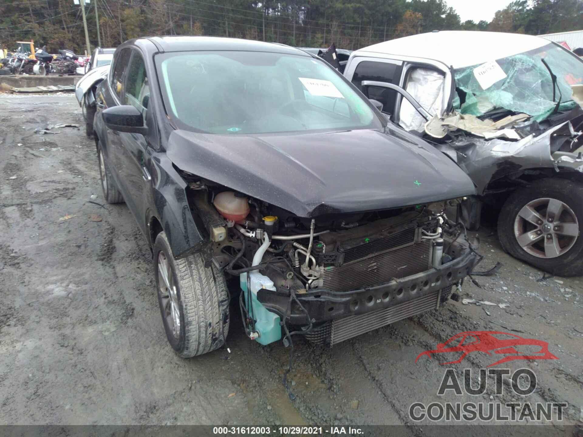 FORD ESCAPE 2017 - 1FMCU0G90HUA28581