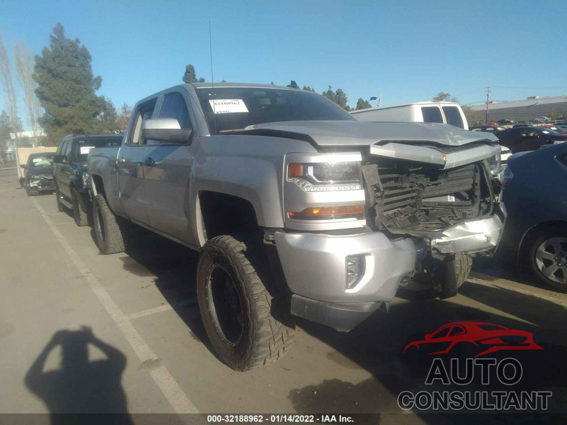 CHEVROLET SILVERADO 1500 2018 - 1GCUKRECXJF175096