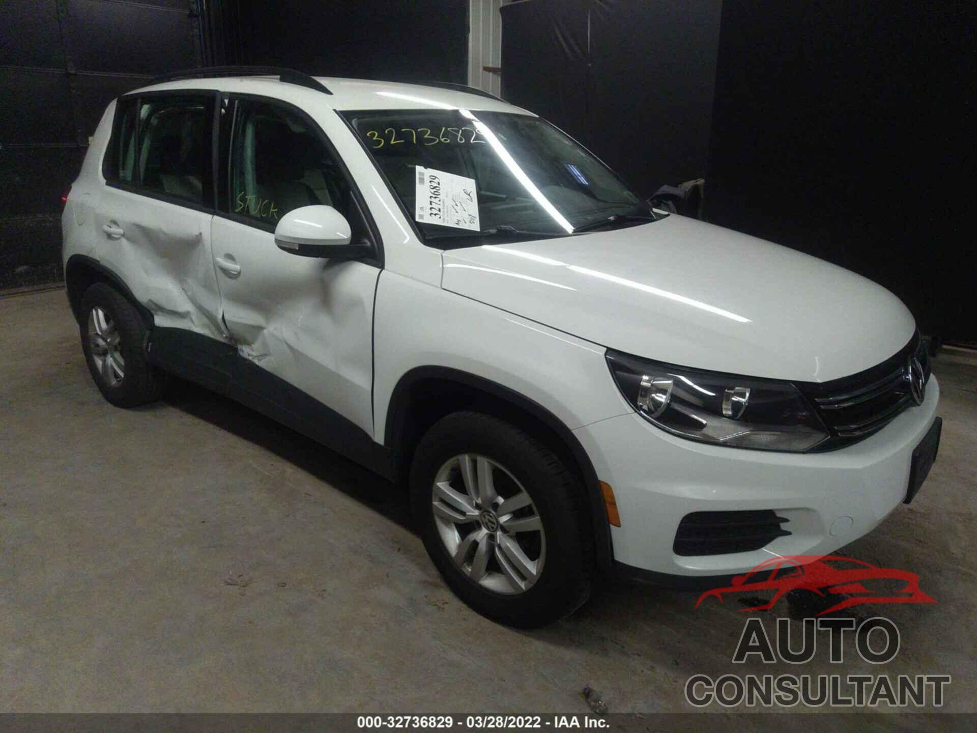 VOLKSWAGEN TIGUAN 2016 - WVGBV7AX4GW605396