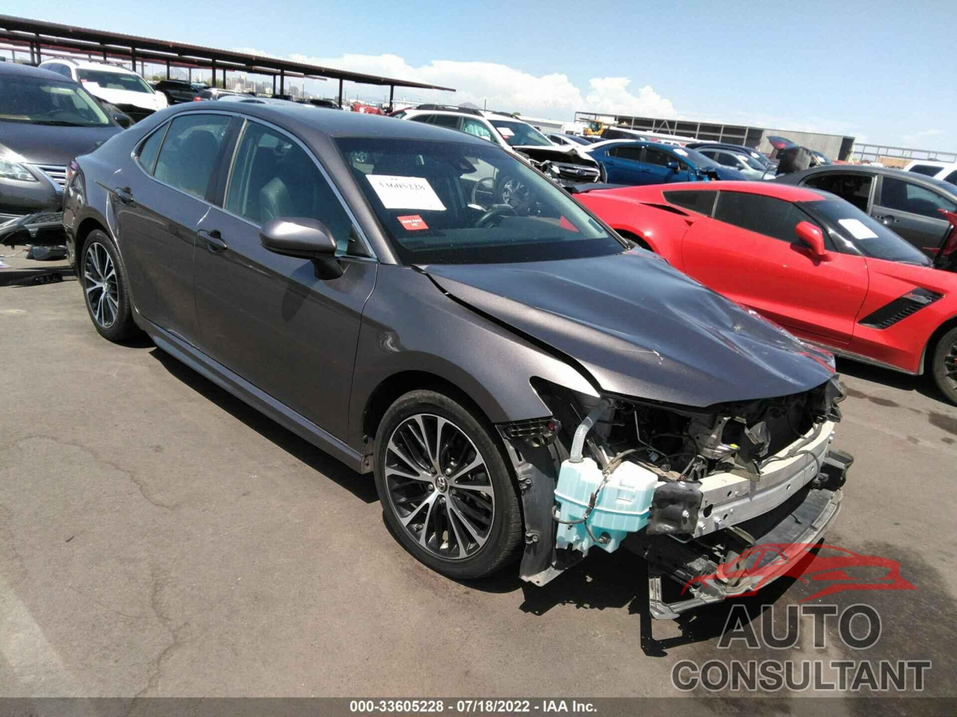 TOYOTA CAMRY 2018 - 4T1B11HK8JU661444