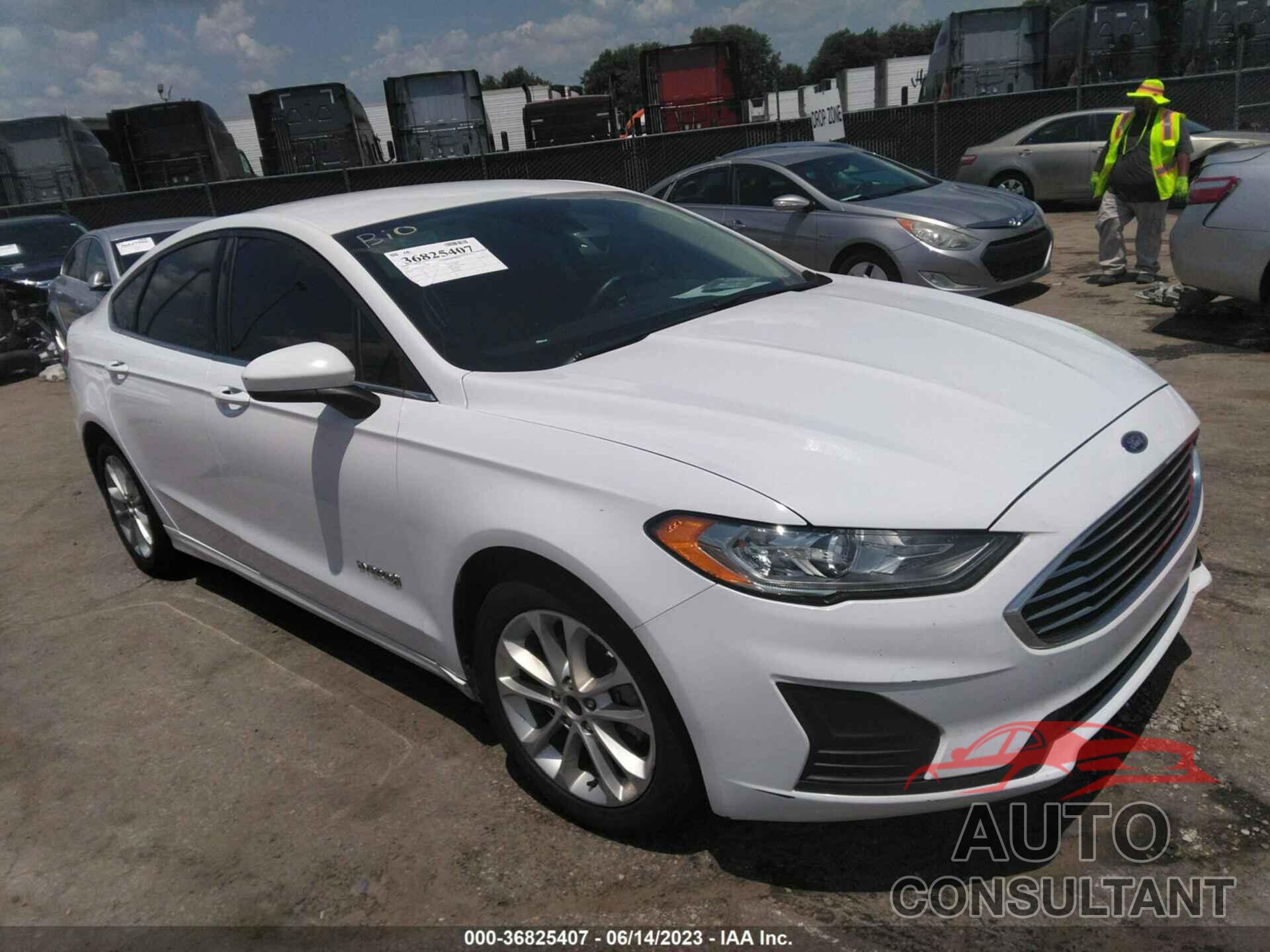 FORD FUSION HYBRID 2019 - 3FA6P0LU5KR190021