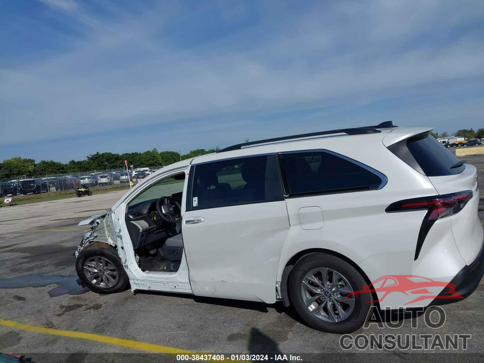 TOYOTA SIENNA 2023 - 5TDYRKEC9PS174471