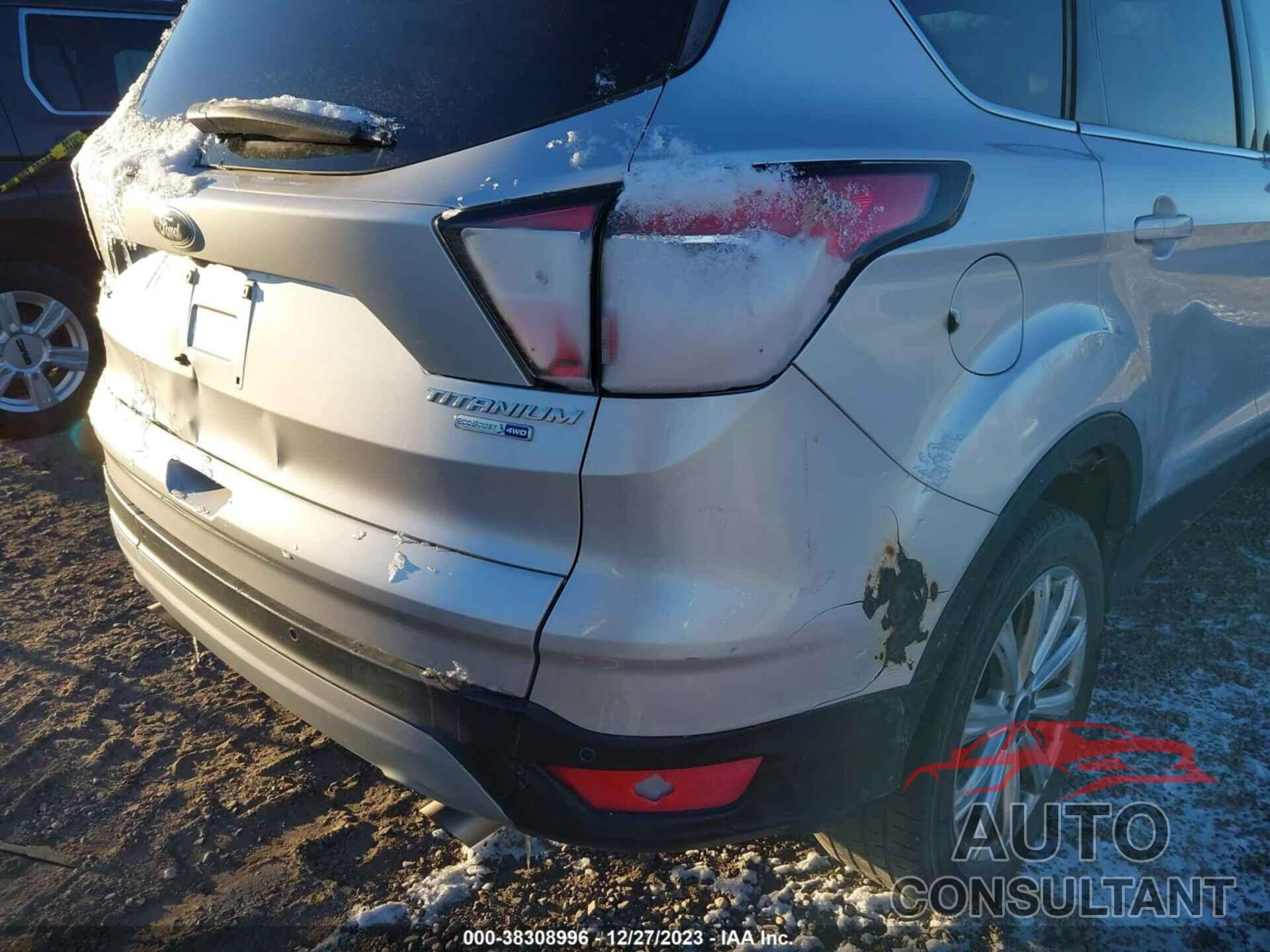 FORD ESCAPE 2017 - 1FMCU9J93HUE10245