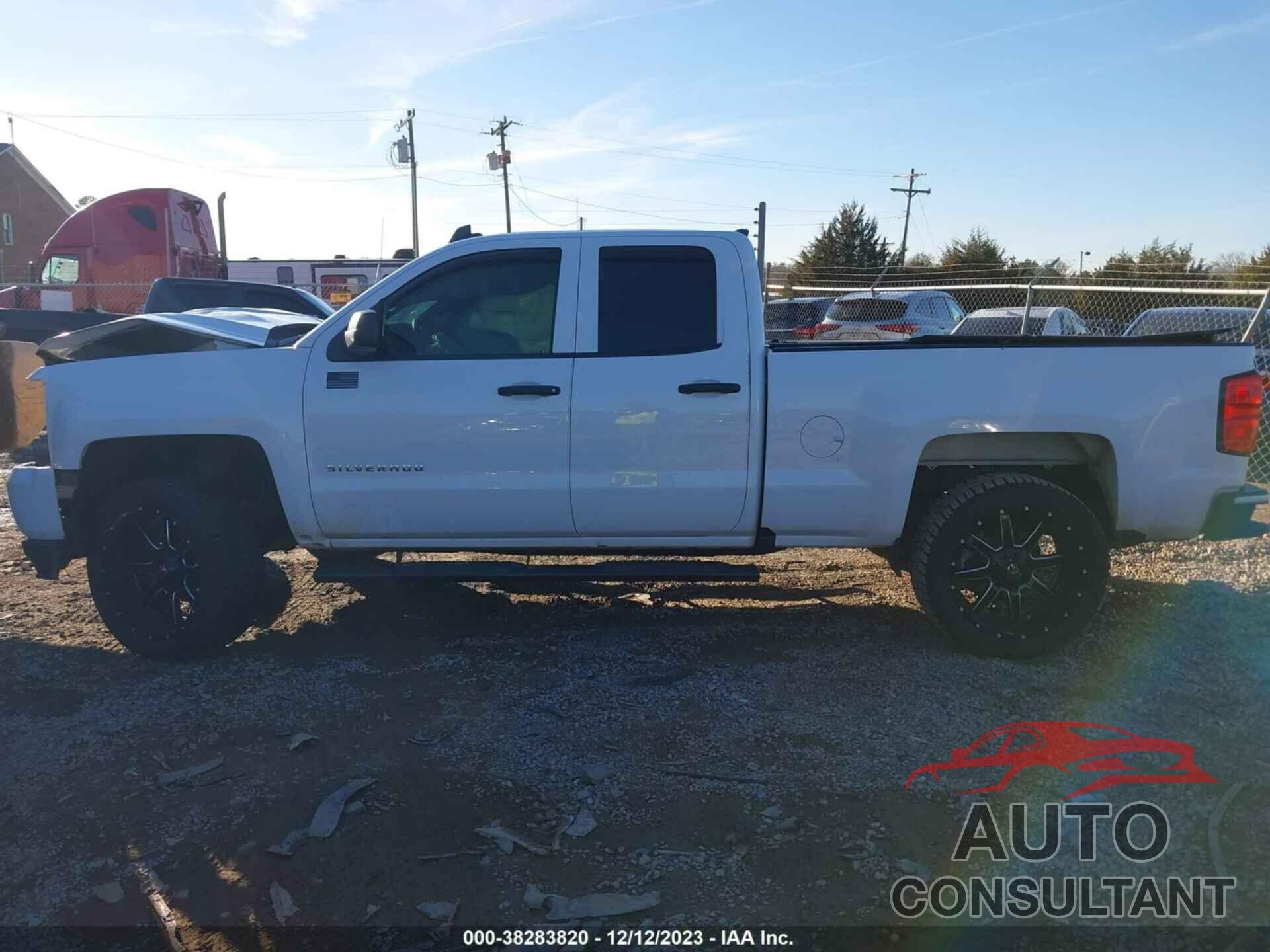 CHEVROLET SILVERADO 1500 2018 - 1GCRCPEC0JZ361543