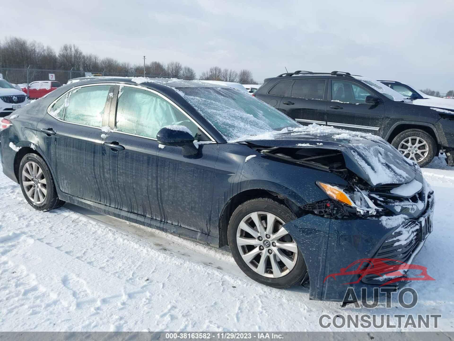 TOYOTA CAMRY 2018 - 4T1B11HK4JU524808