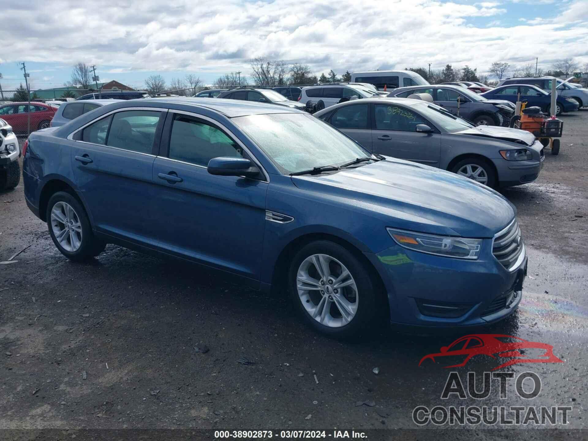 FORD TAURUS 2018 - 1FAHP2E85JG136700