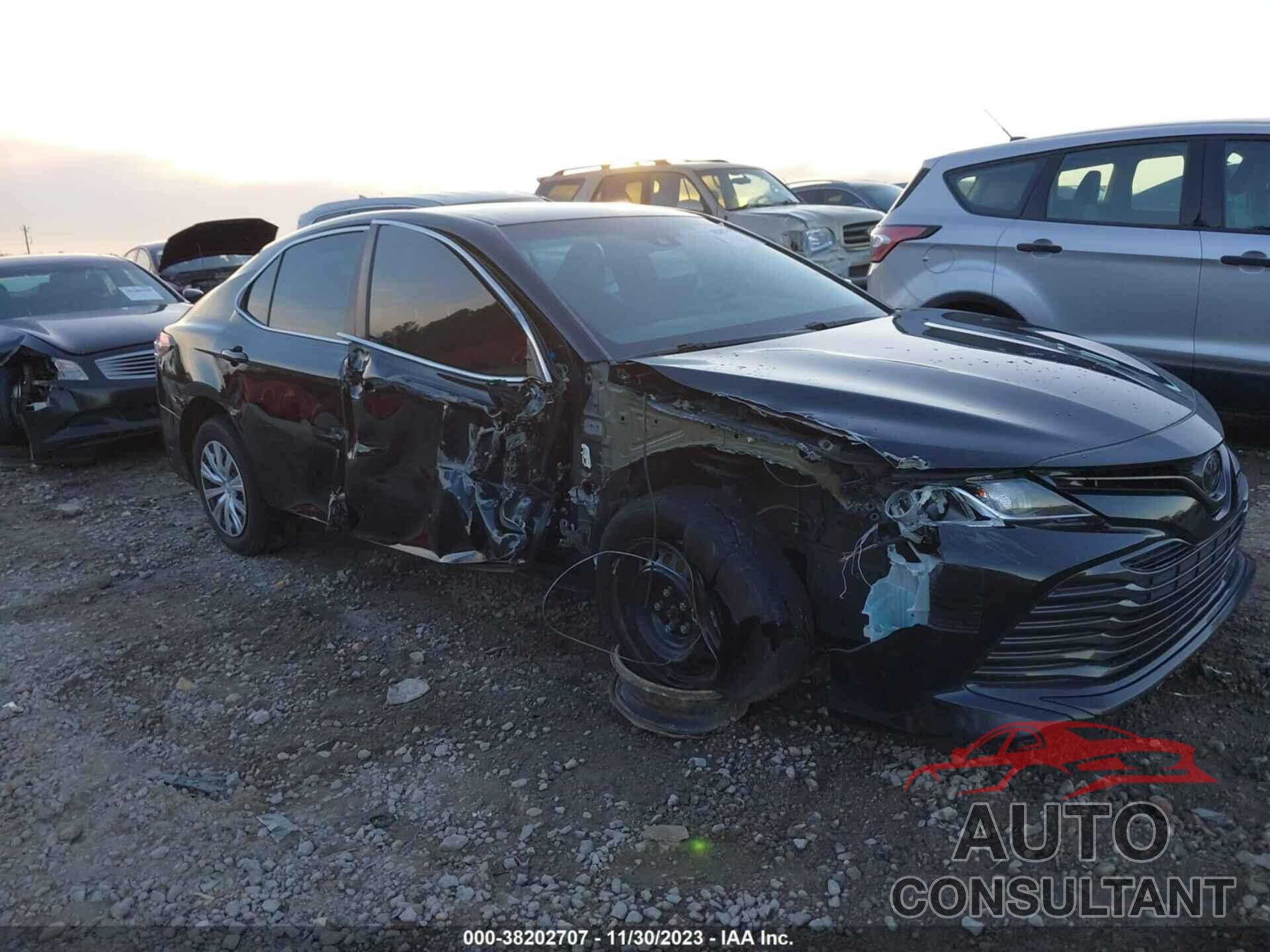 TOYOTA CAMRY 2018 - 4T1B11HK1JU078620