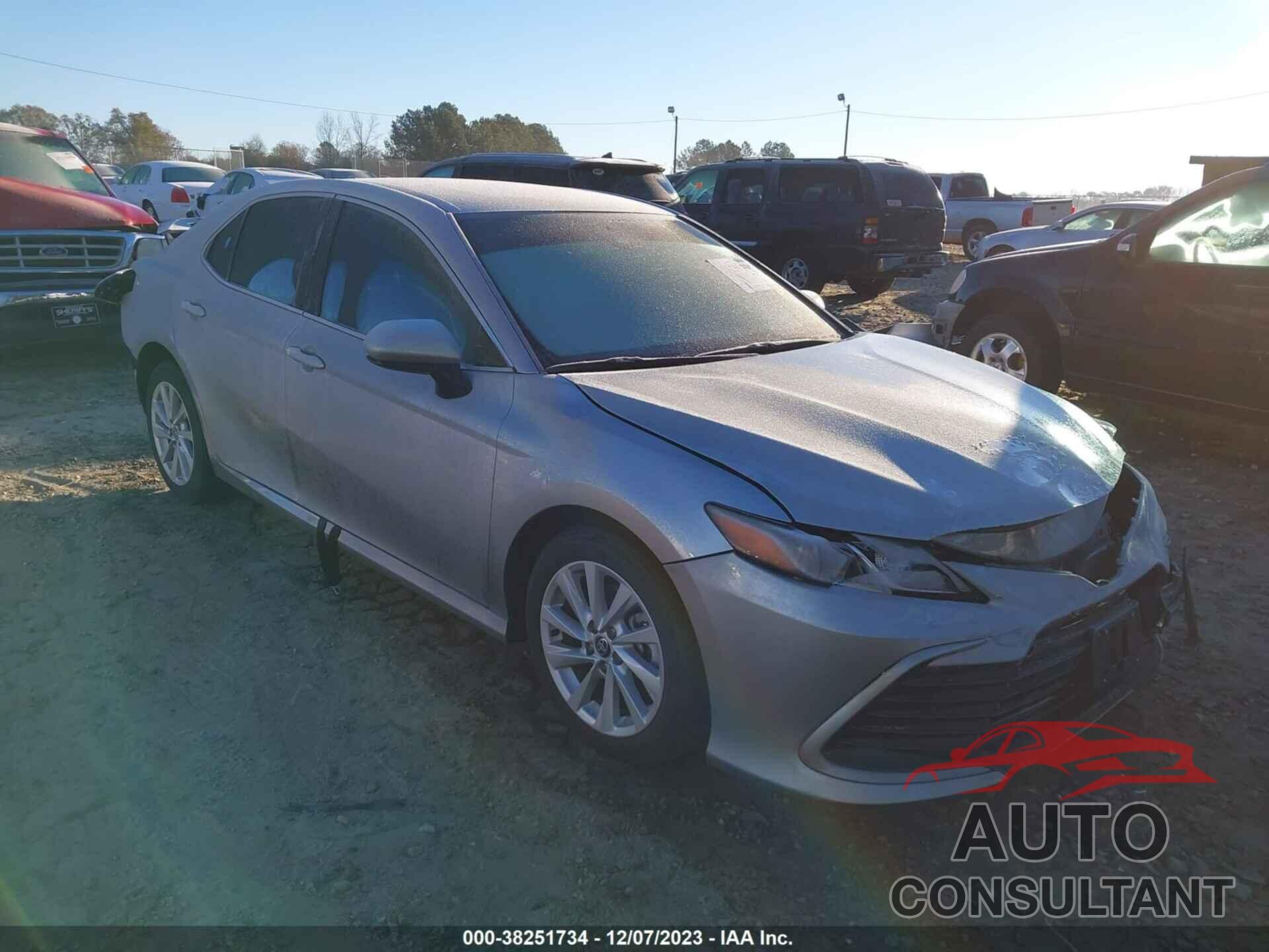 TOYOTA CAMRY 2022 - 4T1C11AK1NU665663