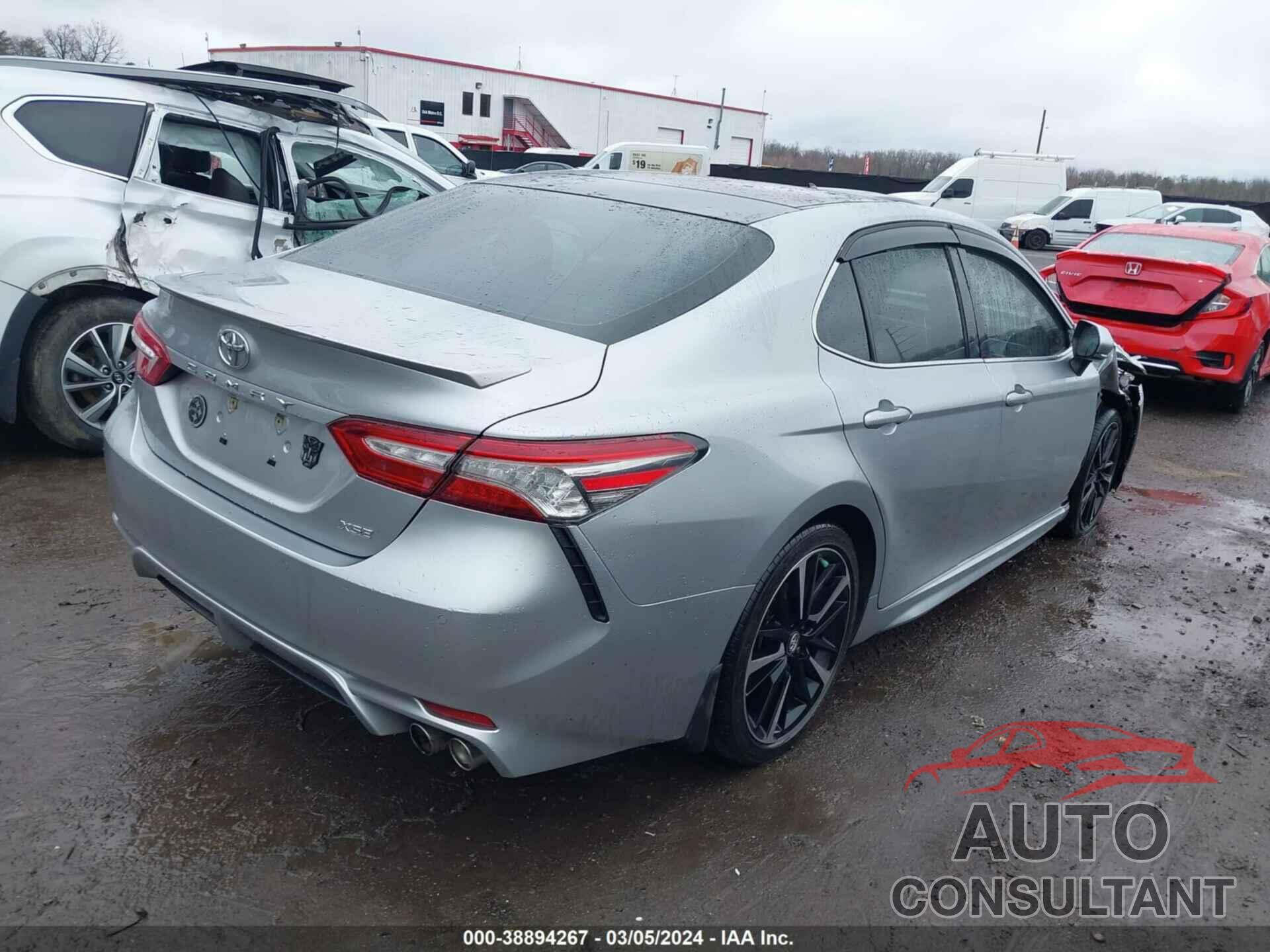 TOYOTA CAMRY 2018 - 4T1B61HK8JU080186